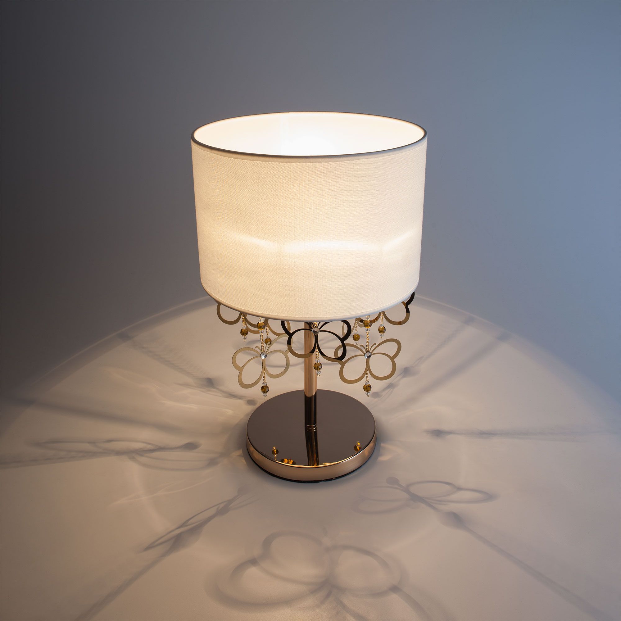 Настольная лампа с белым абажуром Bogate's Papillon 01095/1. Фото 3