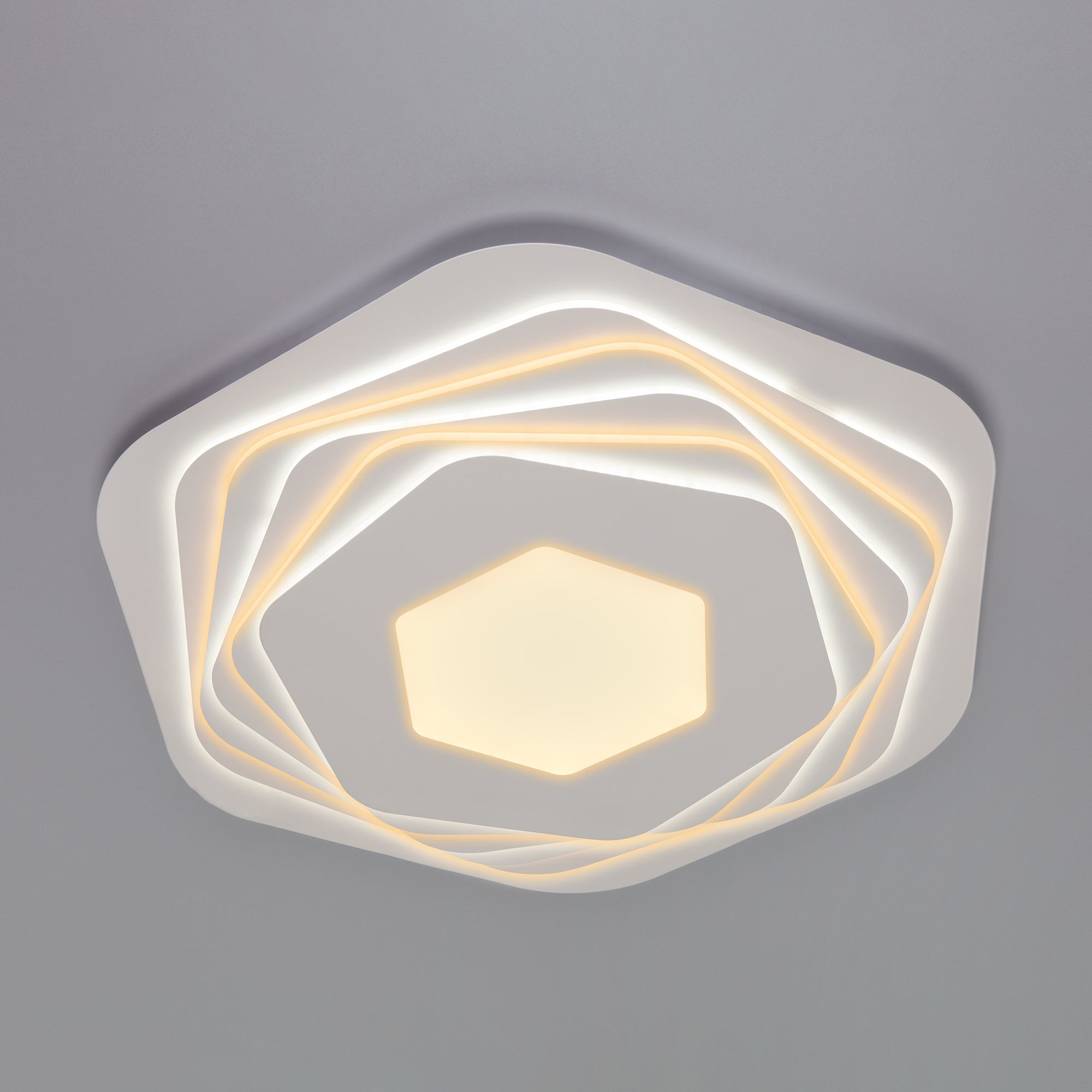 Светодиодный потолочный светильник с пультом управления Eurosvet Salient 90153/6 белый. Фото 1