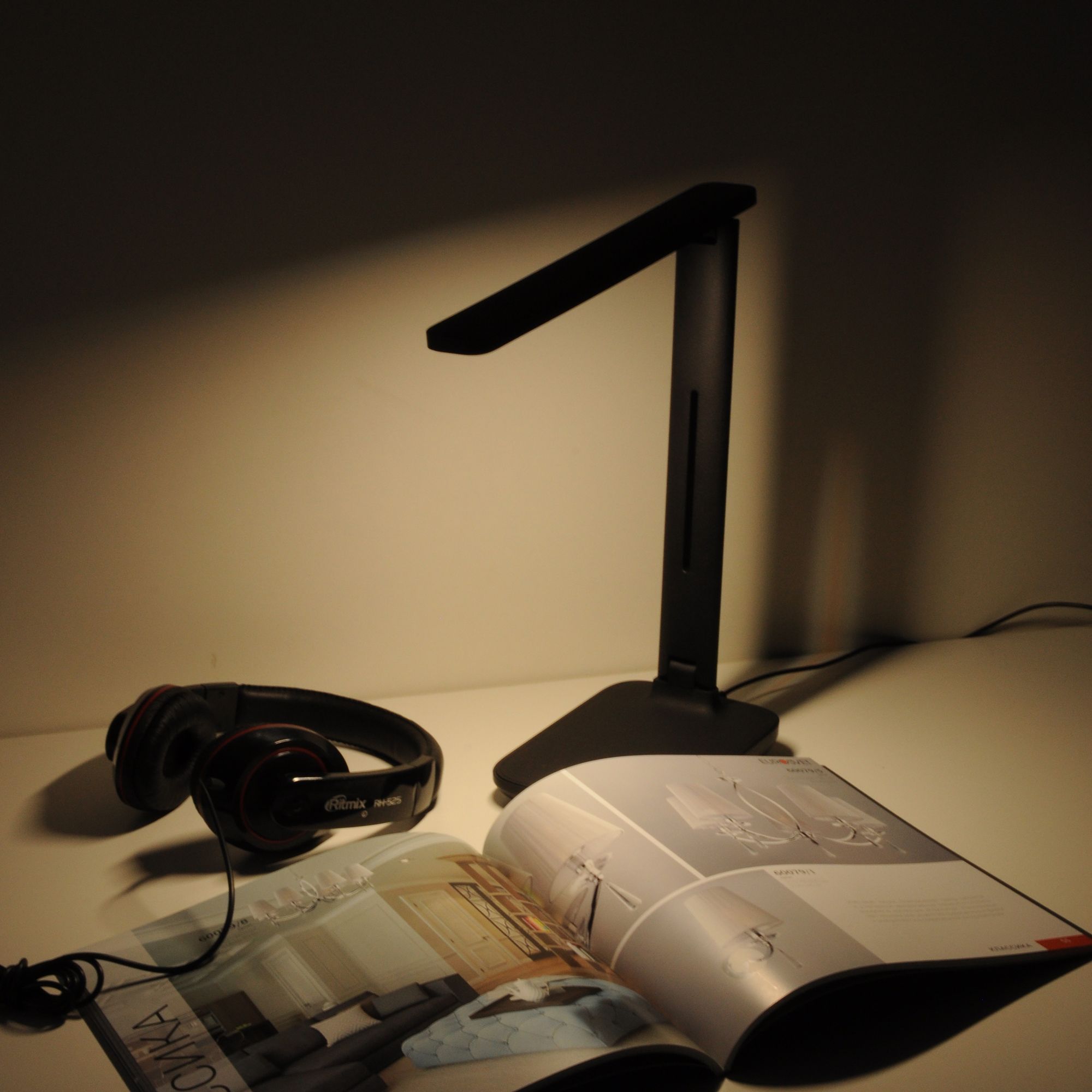 Светодиодный настольный светильник Elektrostandard Pele Pele черный (TL80960). Фото 3
