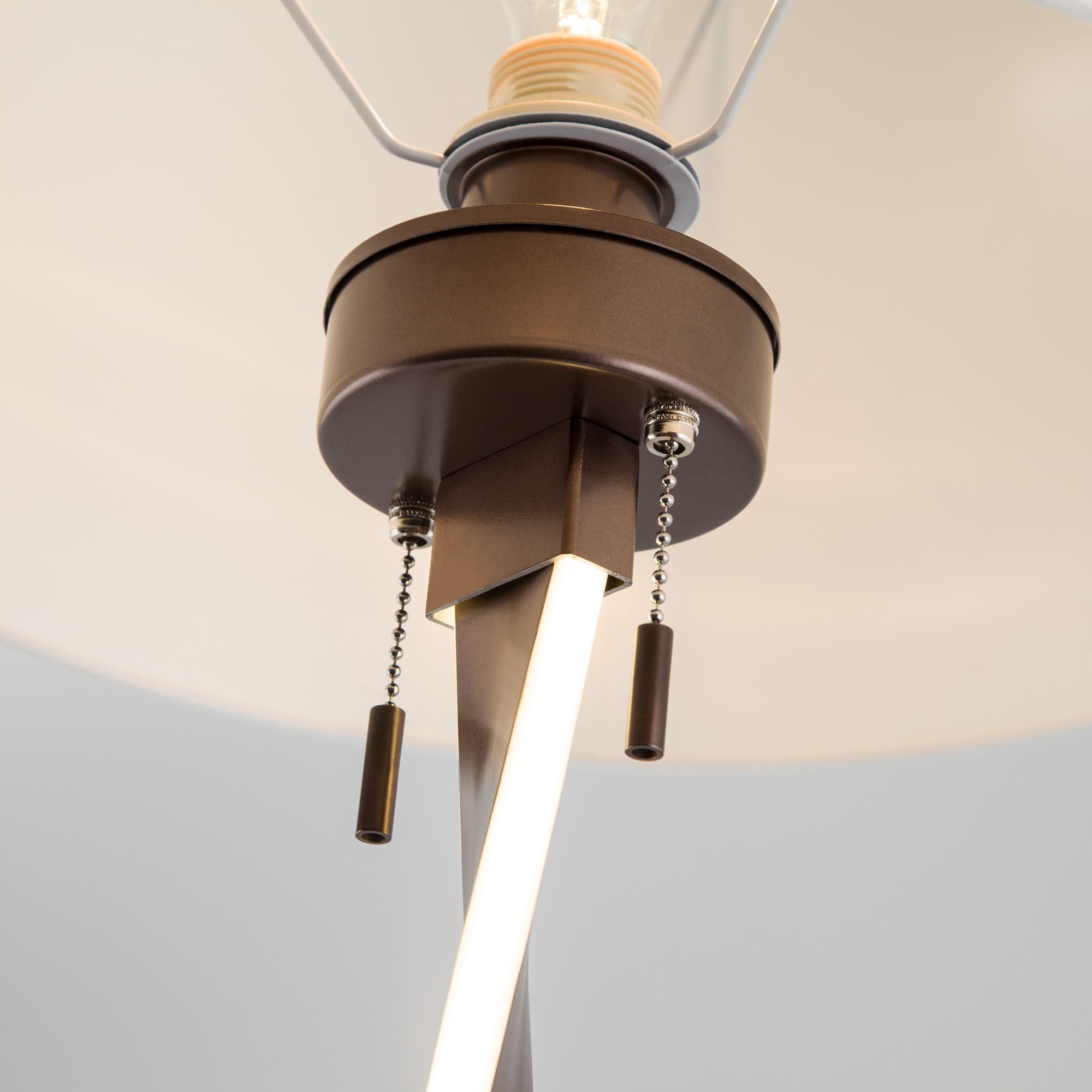 Торшер со светодиодной подсветкой арматуры Bogate's Titan 990 кофе. Фото 2