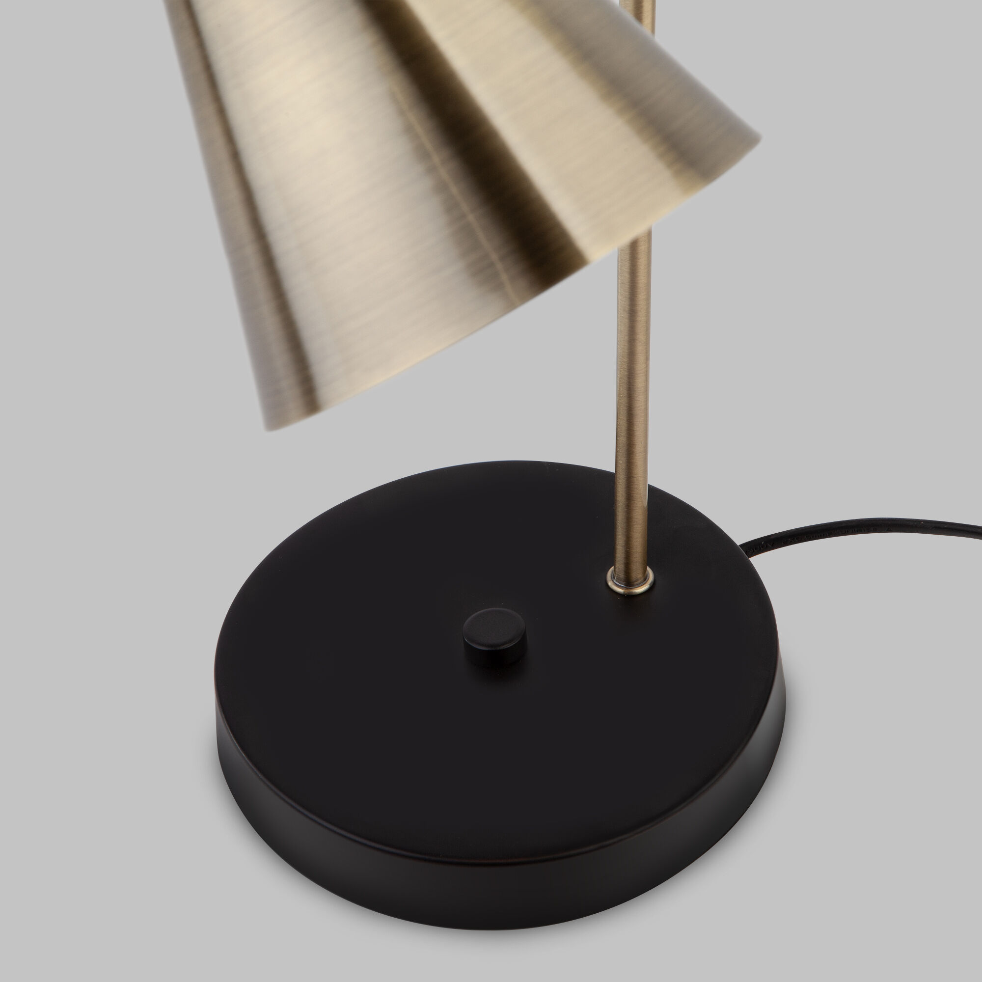 Настольная лампа в стиле лофт Bogate's Glustin 01109/1 латунь / черный. Фото 3