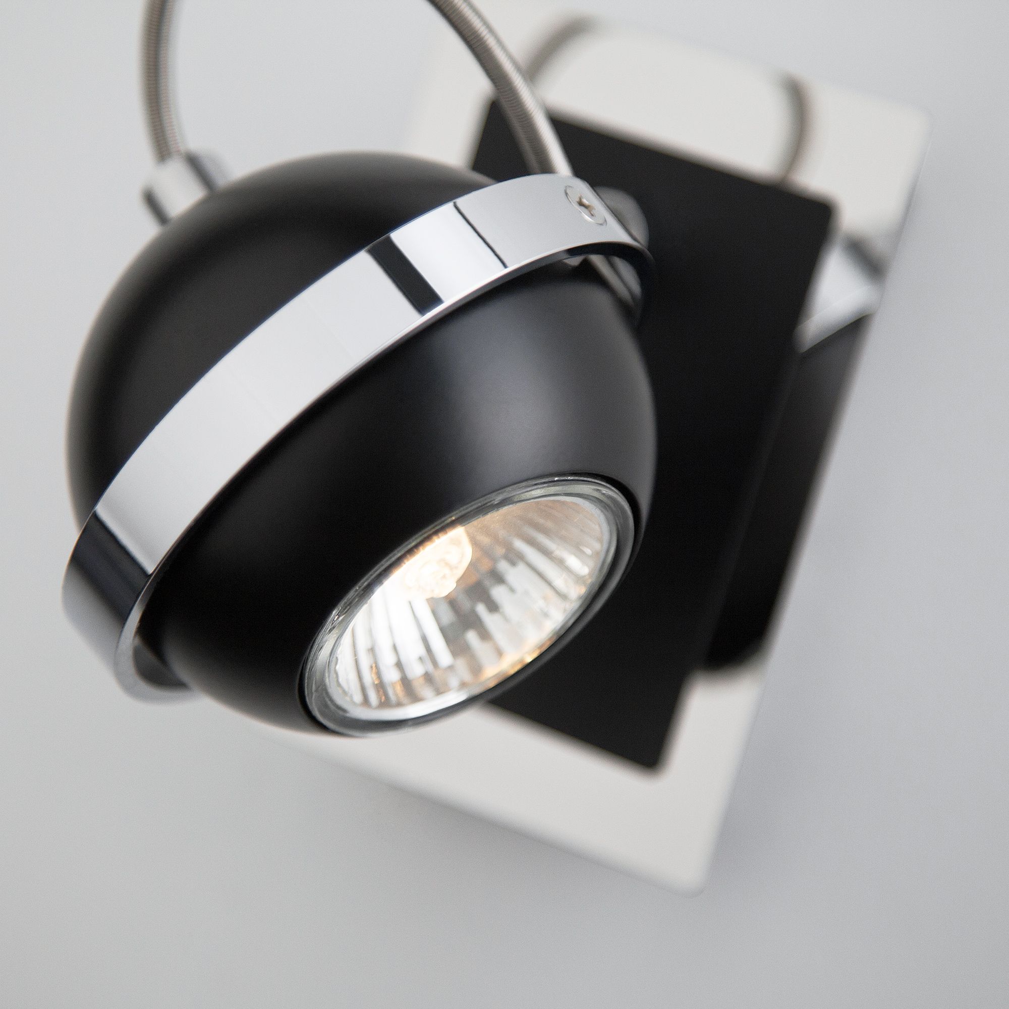 Настенный светильник с поворотными плафонами Eurosvet Coople 20056/1 черный. Фото 3