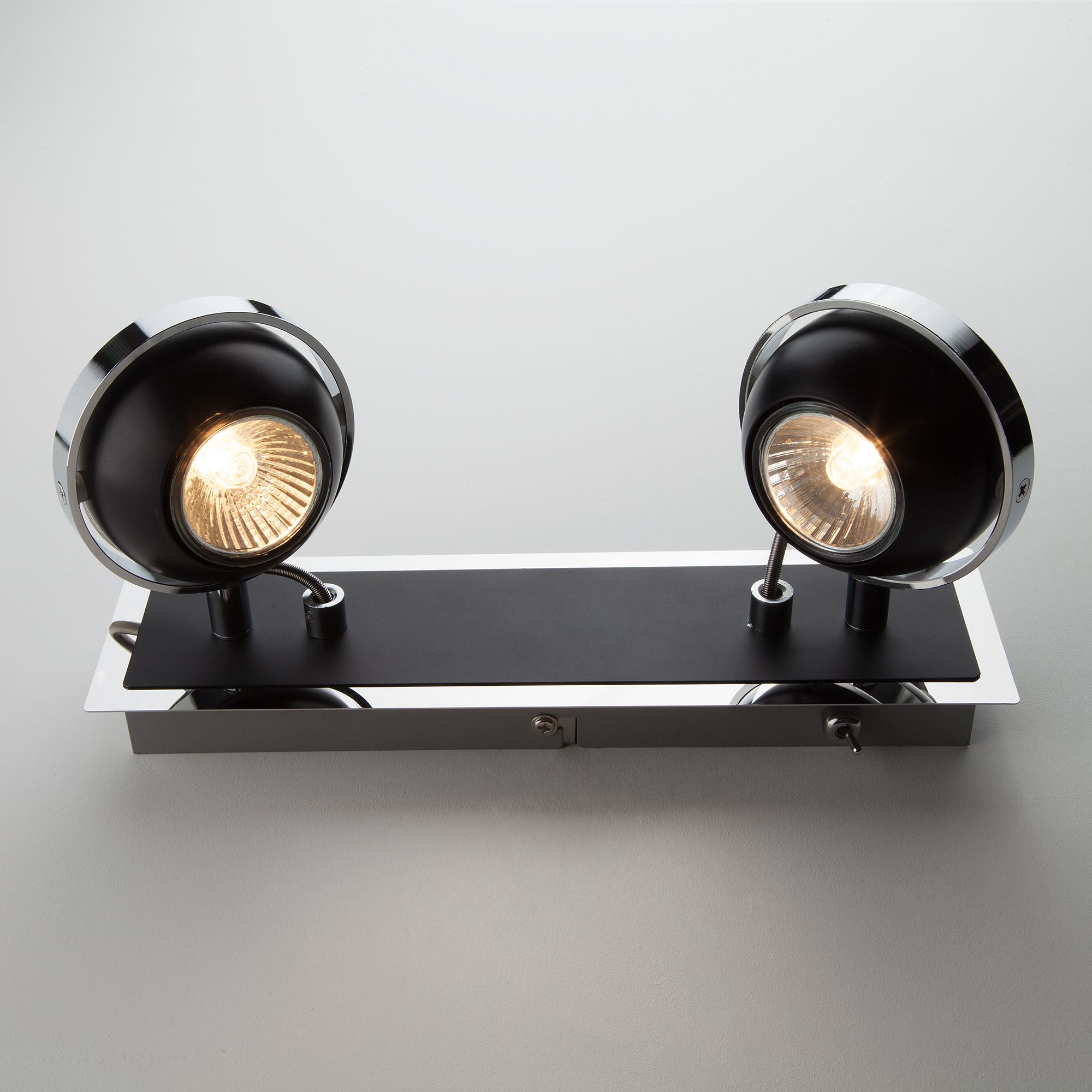 Настенный светильник с поворотными плафонами Eurosvet Coople 20056/2 черный. Фото 2