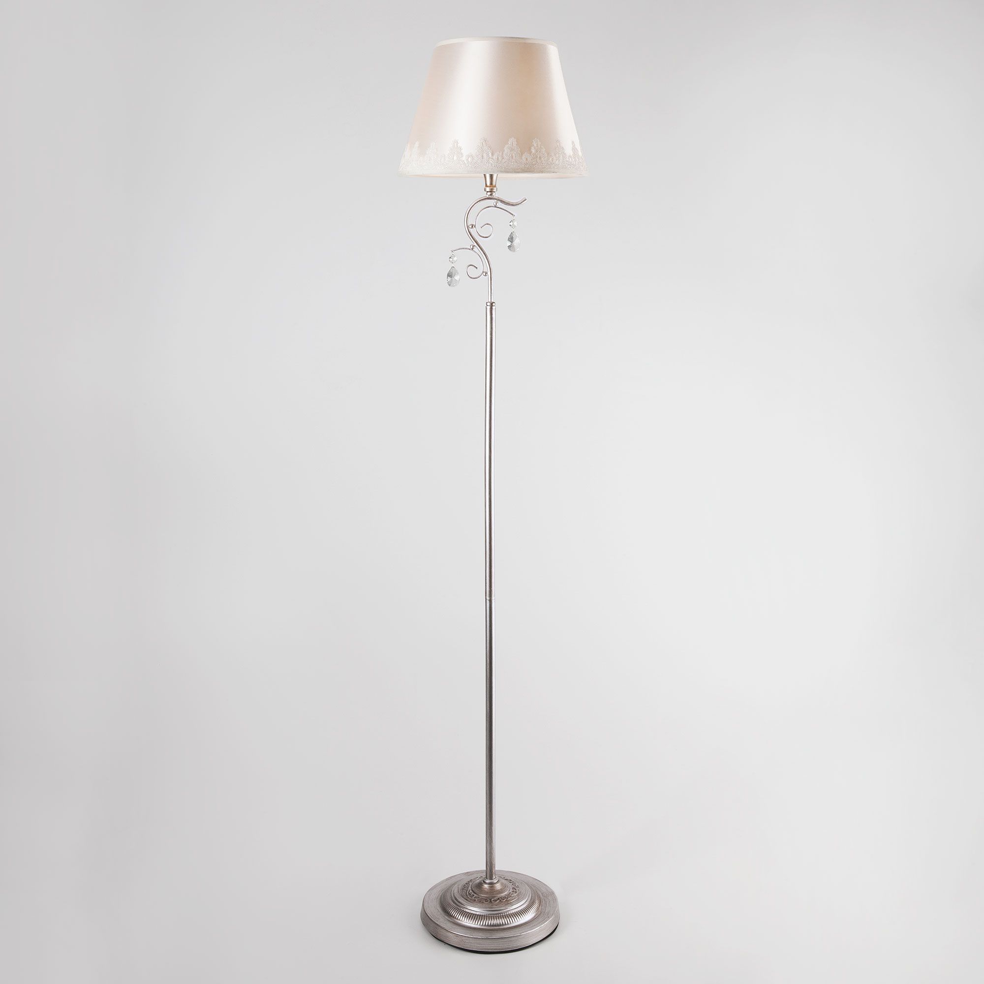 Напольный светильник с тканевым абажуром Eurosvet Incanto 01023/1 серебро. Фото 1