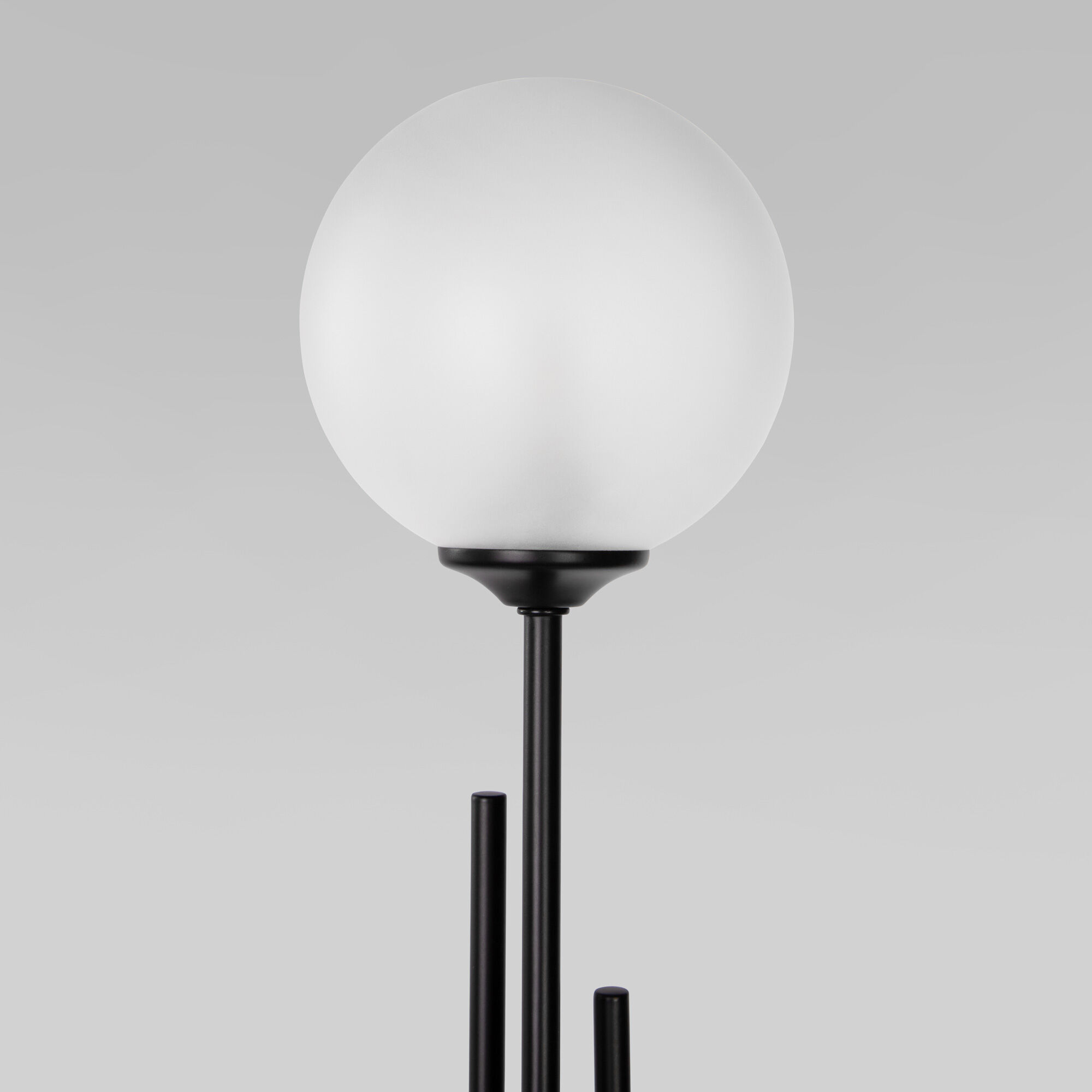 Напольный светильник со стеклянными плафонами Eurosvet Volver 01383/3 черный. Фото 2