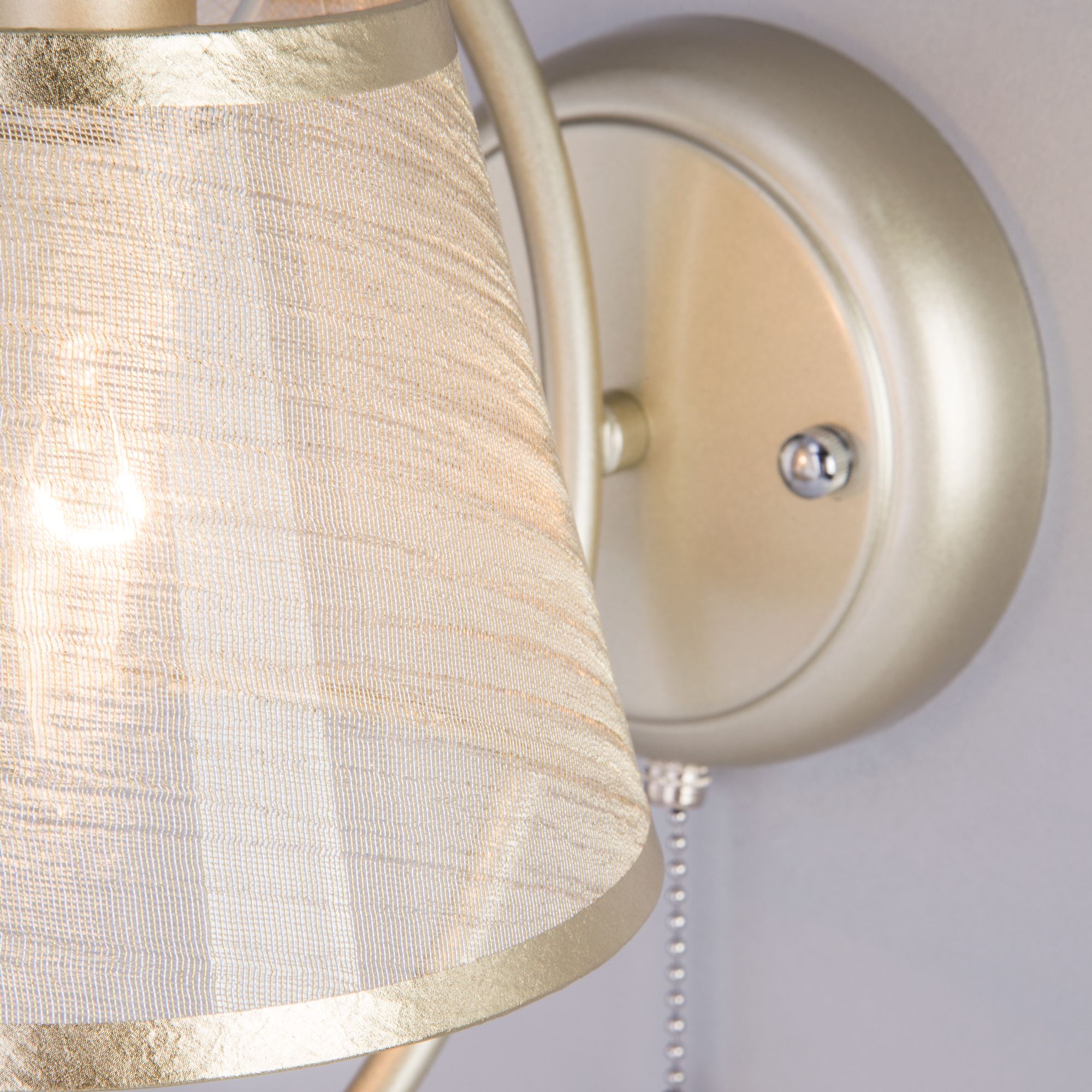Настенный светильник с абажуром Eurosvet Volante 60093/1 перламутровое золото. Фото 3