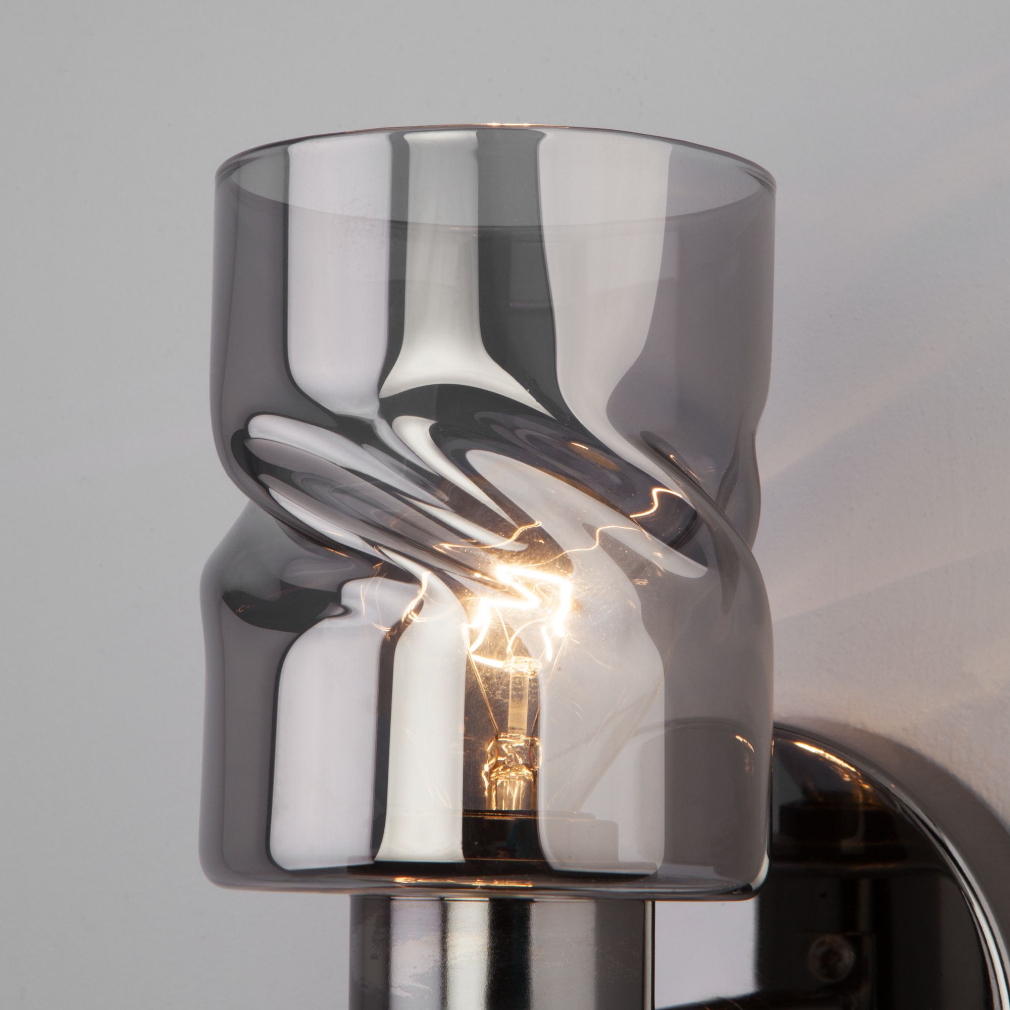 Настенный светильник со стеклянным плафоном Eurosvet Ansa 20120/1 чёрный жемчуг. Фото 3