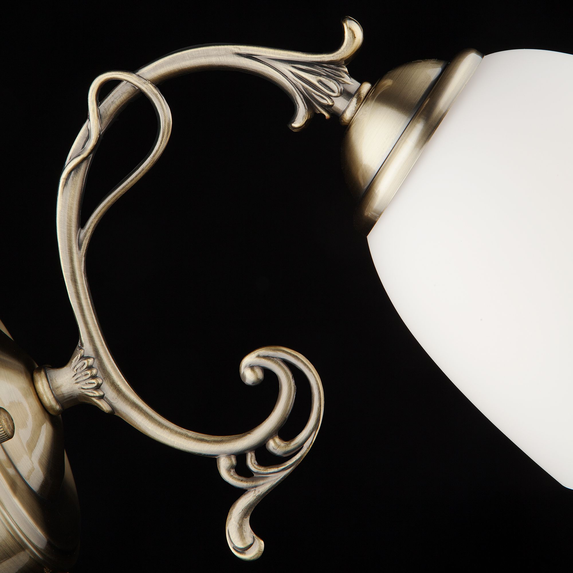 Настенный светильник со стеклянным плафоном Eurosvet Ariele 22010/1 античная бронза. Фото 2
