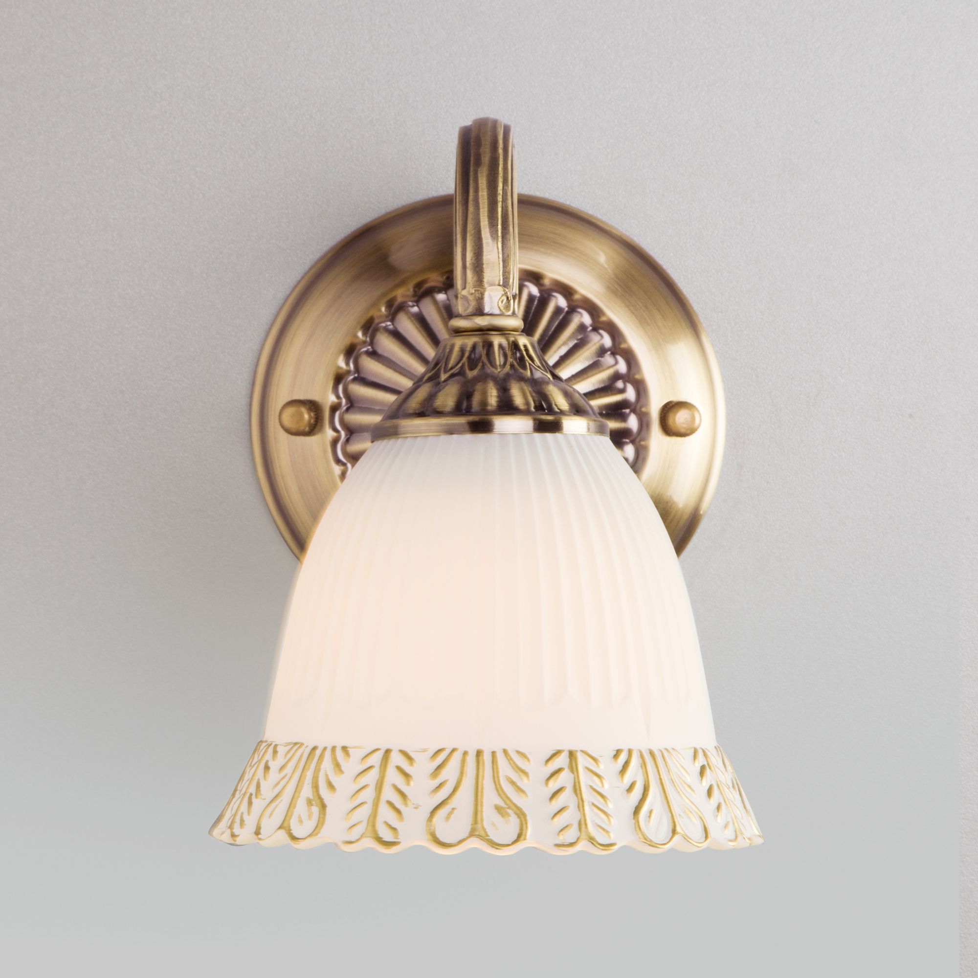 Настенный светильник со стеклянным плафоном Eurosvet Campina 60107/1 античная бронза. Фото 2