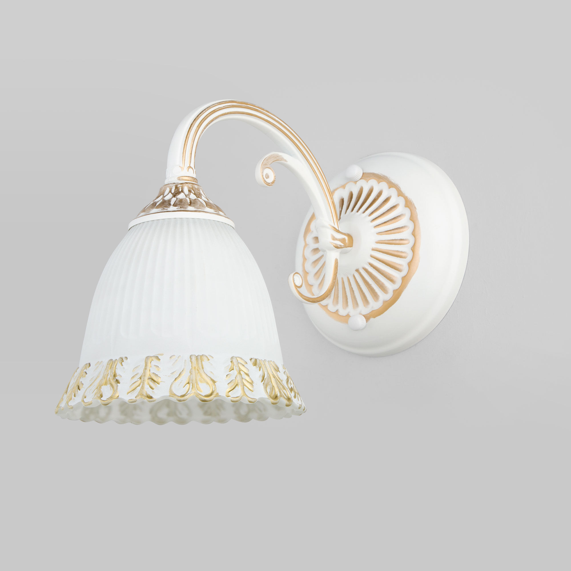 Настенный светильник со стеклянным плафоном Eurosvet Campina 60107/1 белый с золотом. Фото 4
