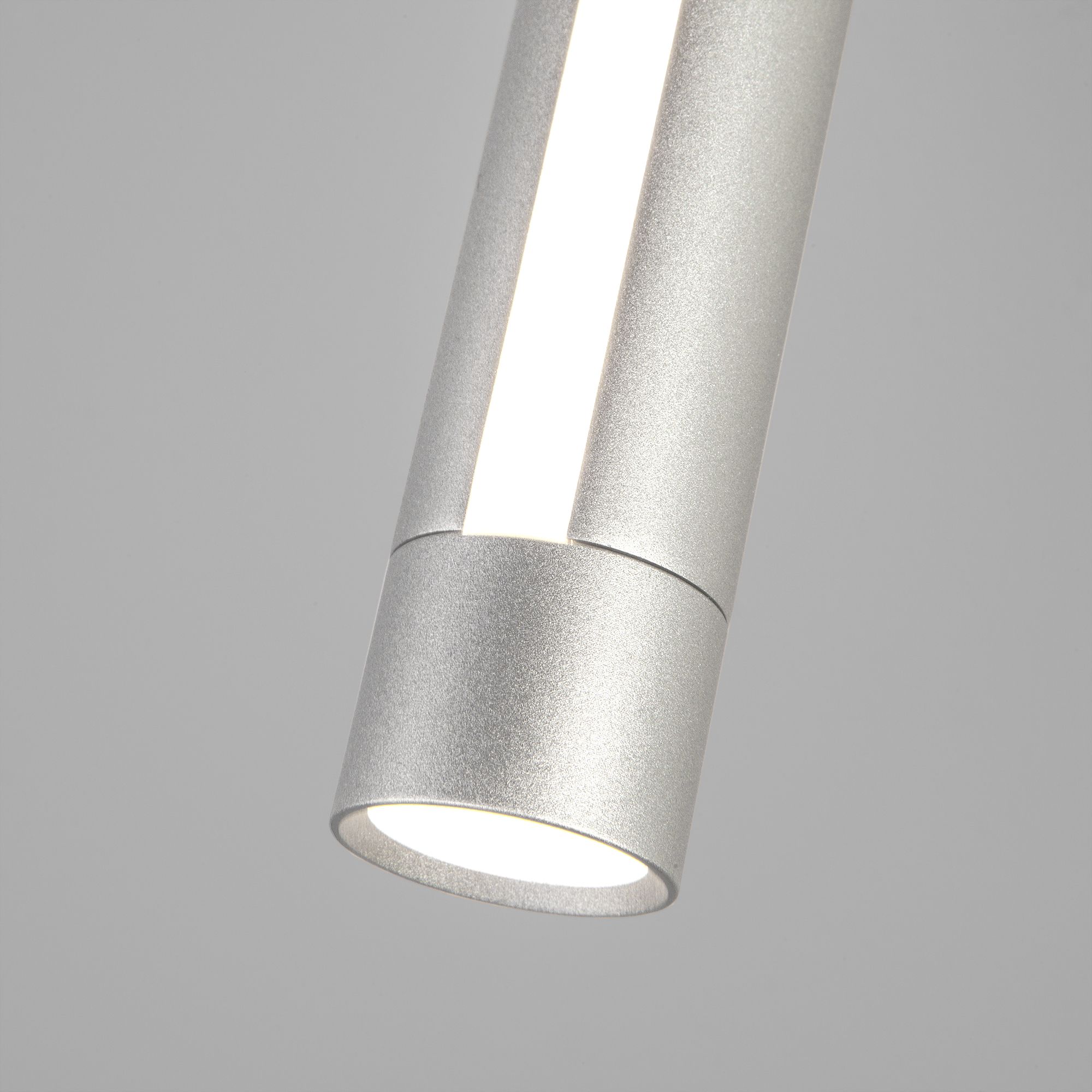 Настенный светодиодный светильник в стиле минимализм Eurosvet Strong 20084/1 LED серебро. Фото 2