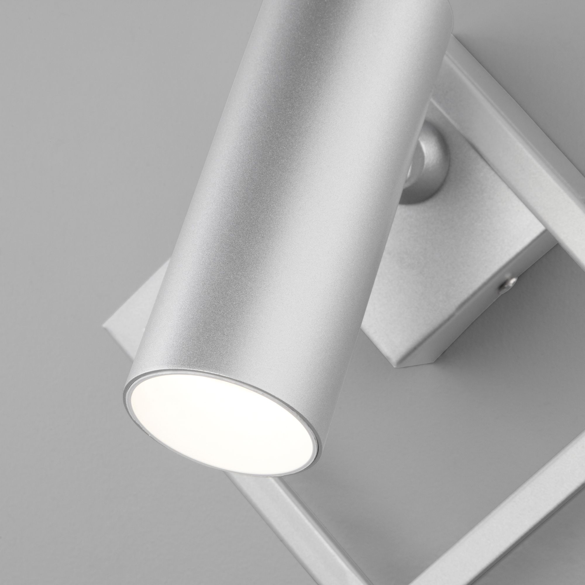 Настенный светодиодный светильник в стиле минимализм Eurosvet Turro 20091/1 LED серебро. Фото 2