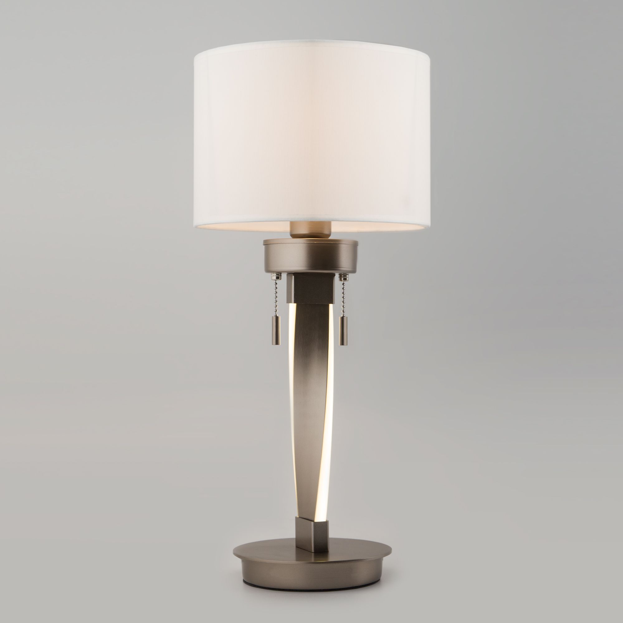 Настольный светодиодный светильник с тканевым абажуром Bogate's Titan 993 белый / никель. Фото 1