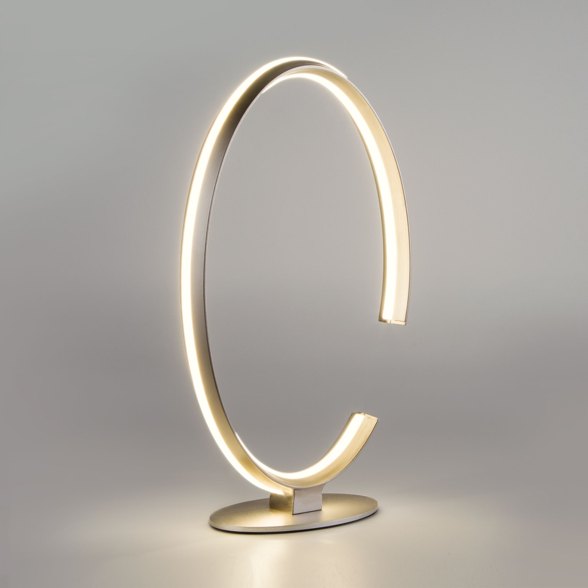 Настольный светодиодный светильник в стиле минимализм Eurosvet Gap 80414/1 сатин-никель. Фото 1