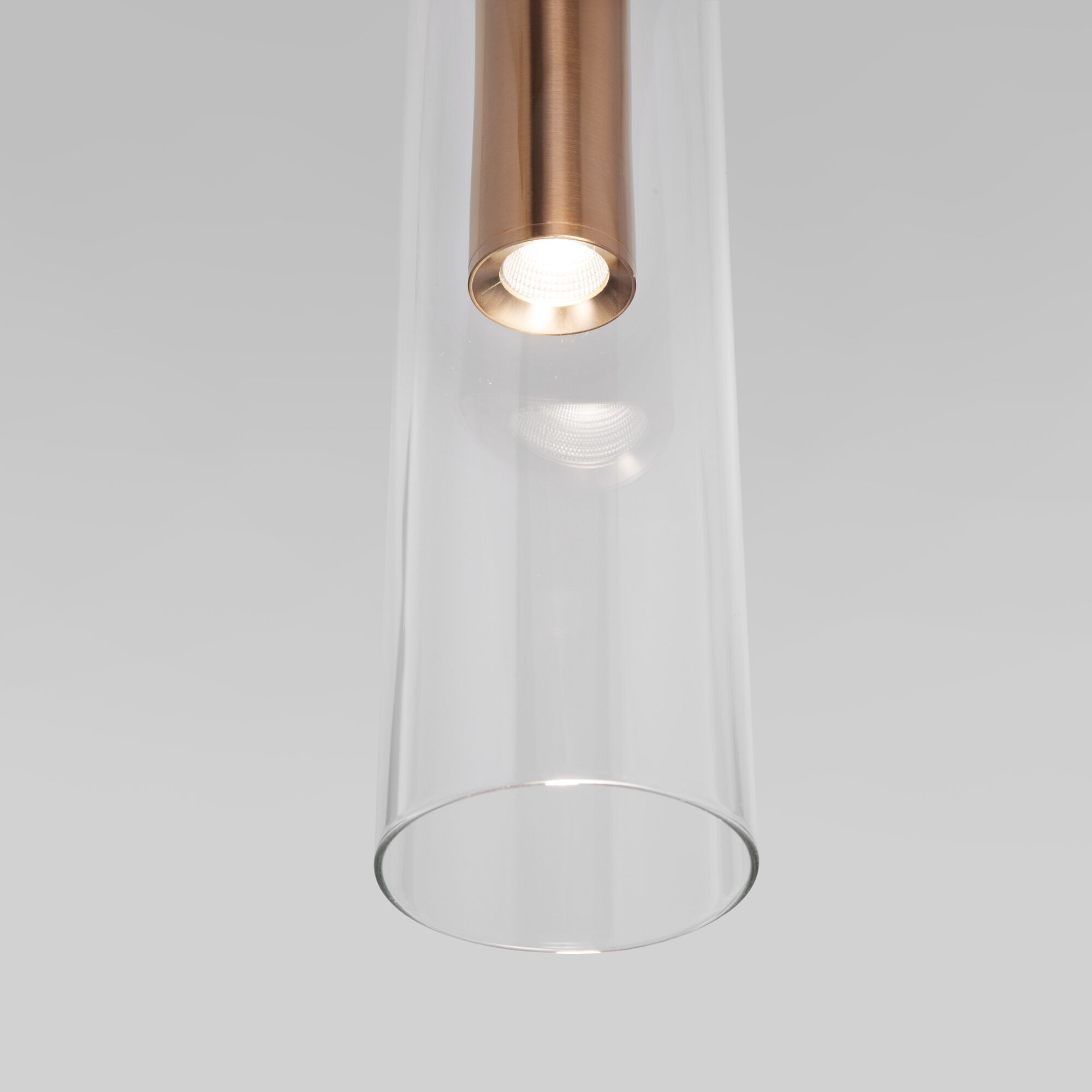 Подвесной светодиодный светильник со стеклянным плафоном Eurosvet Swan 50254/1 LED латунь. Фото 2