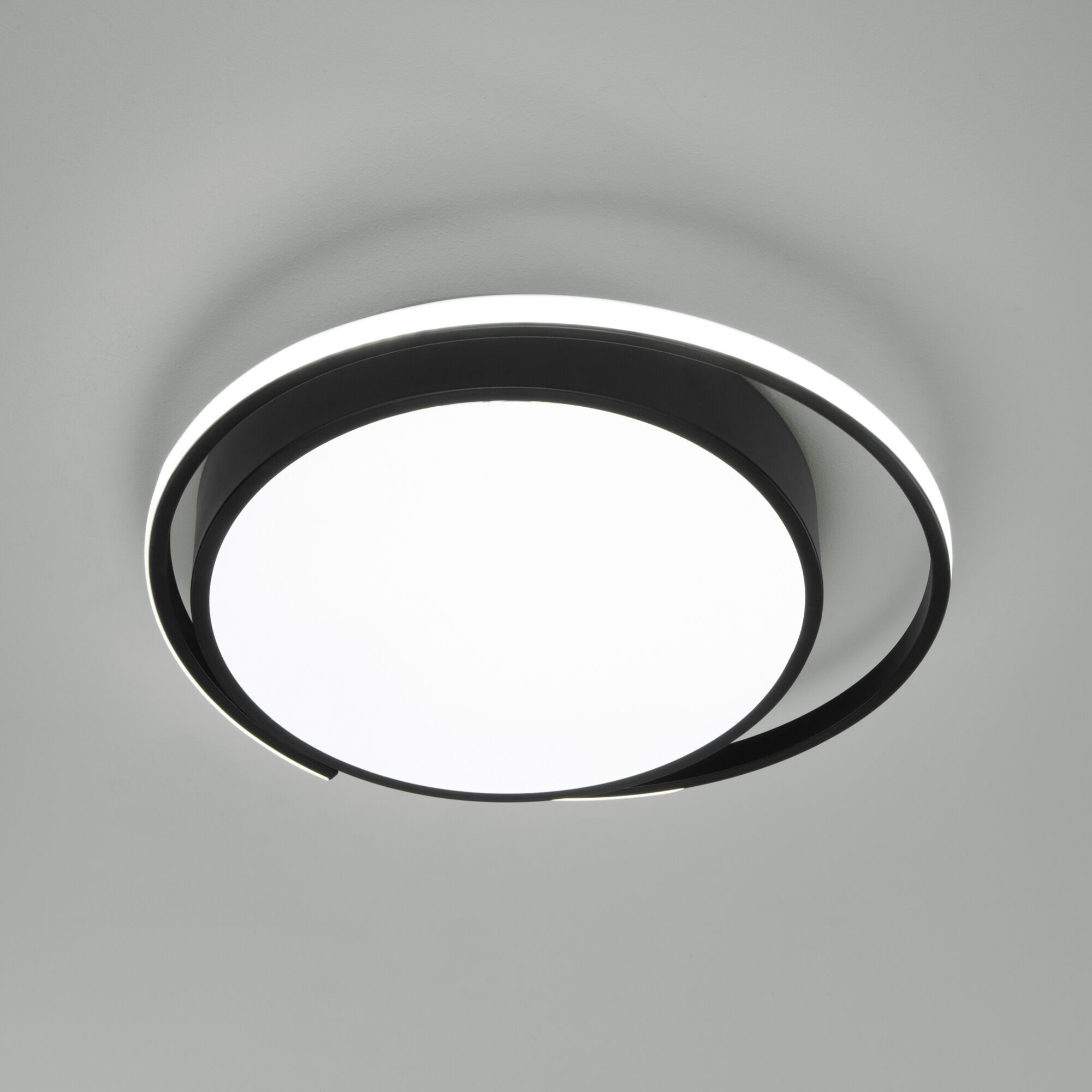 Потолочный светодиодный светильник с регулировкой яркости и цветовой температуры Eurosvet Jeremy 90251/1 черный. Фото 1