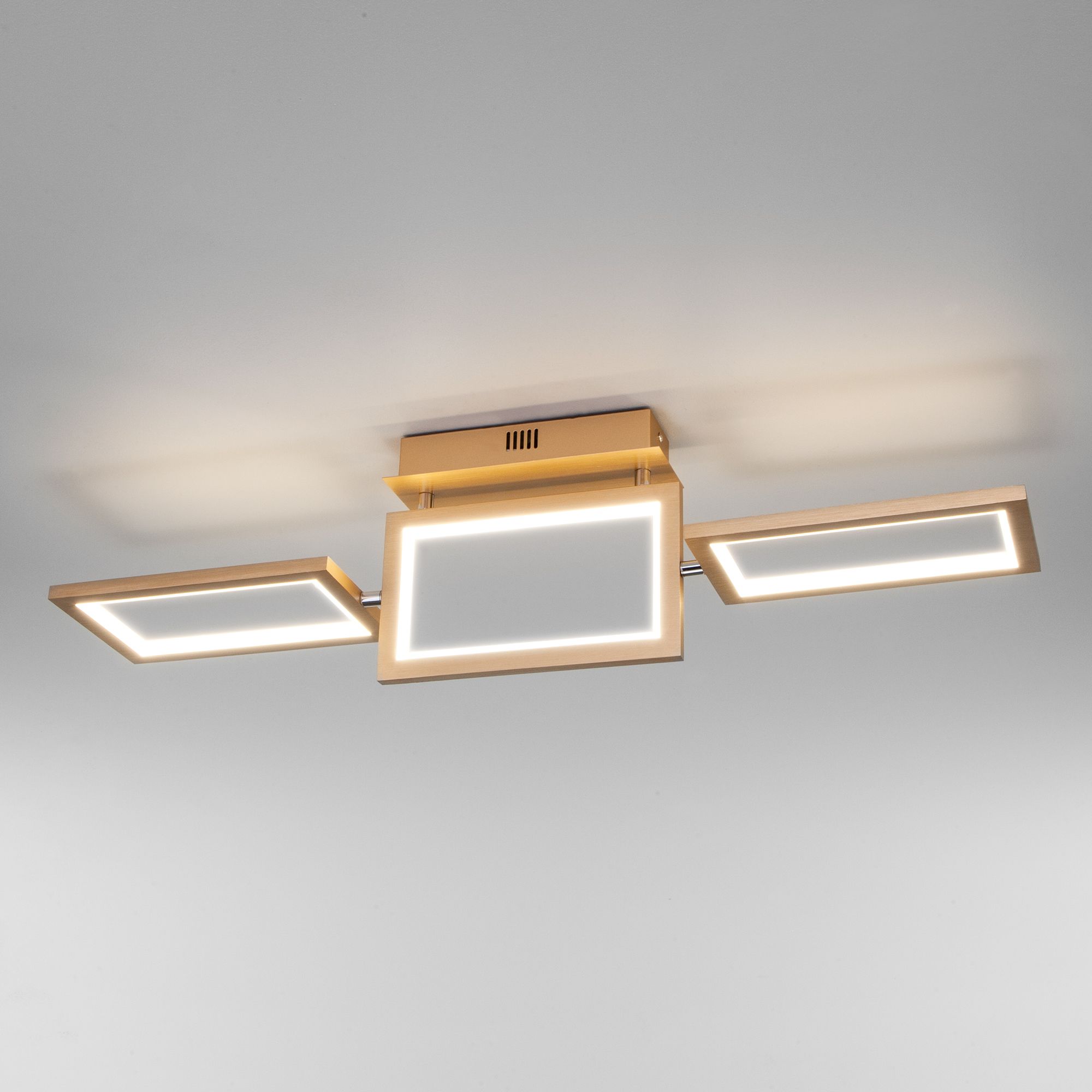 Потолочный светодиодный светильник в стиле минимализм Eurosvet Maya 90223/3 матовое золото. Фото 4