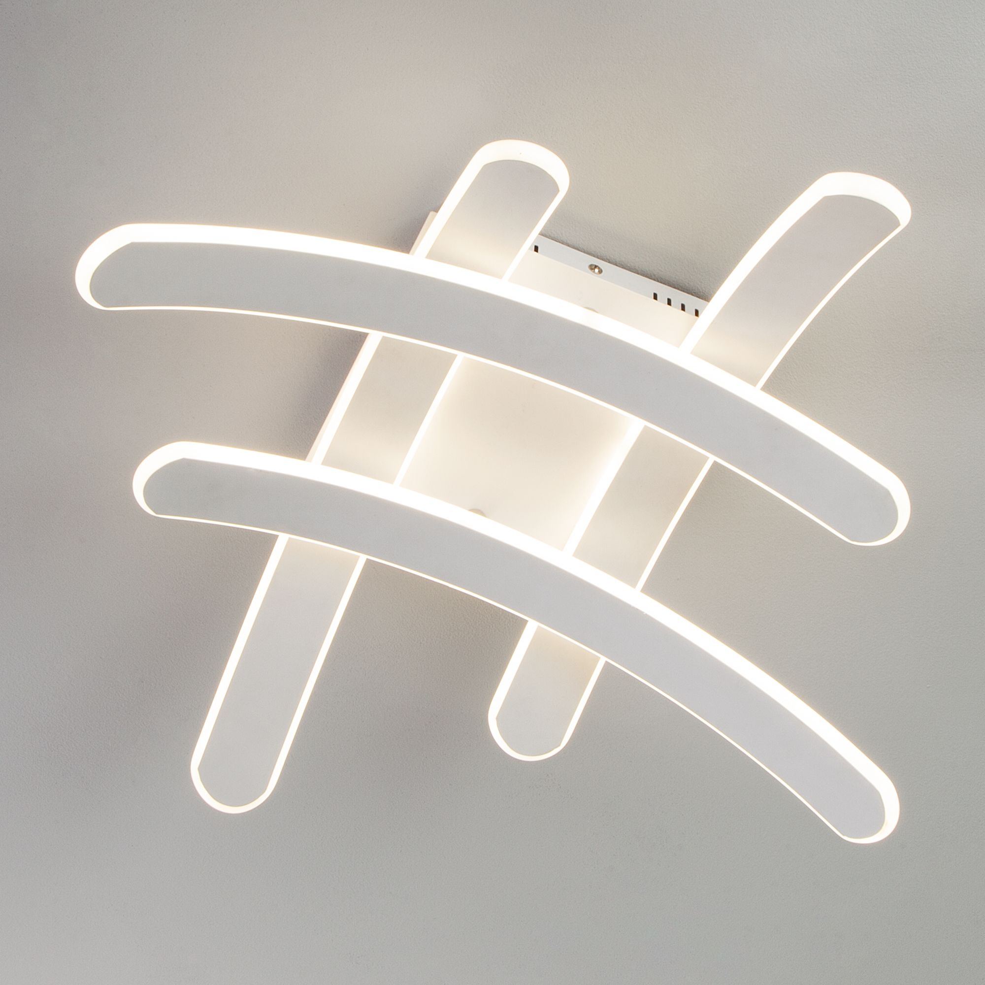 Светодиодный потолочный светильник Eurosvet Assara 90085/4 белый. Фото 1