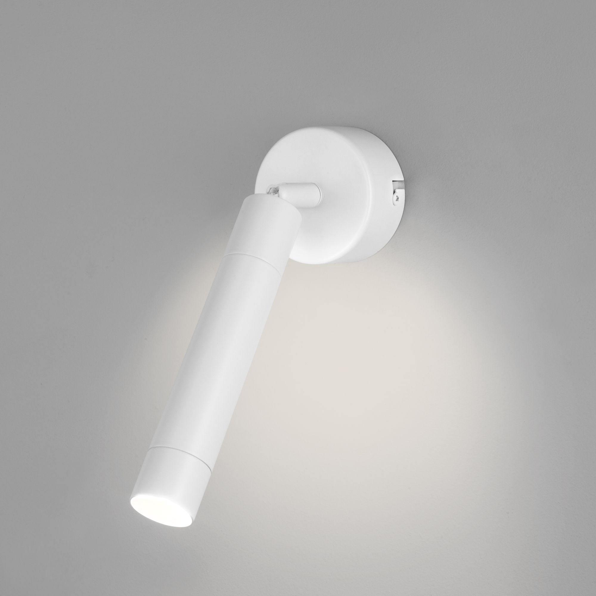 Светодиодный светильник в стиле минимализм Eurosvet Strong 20084/1 LED белый. Фото 3