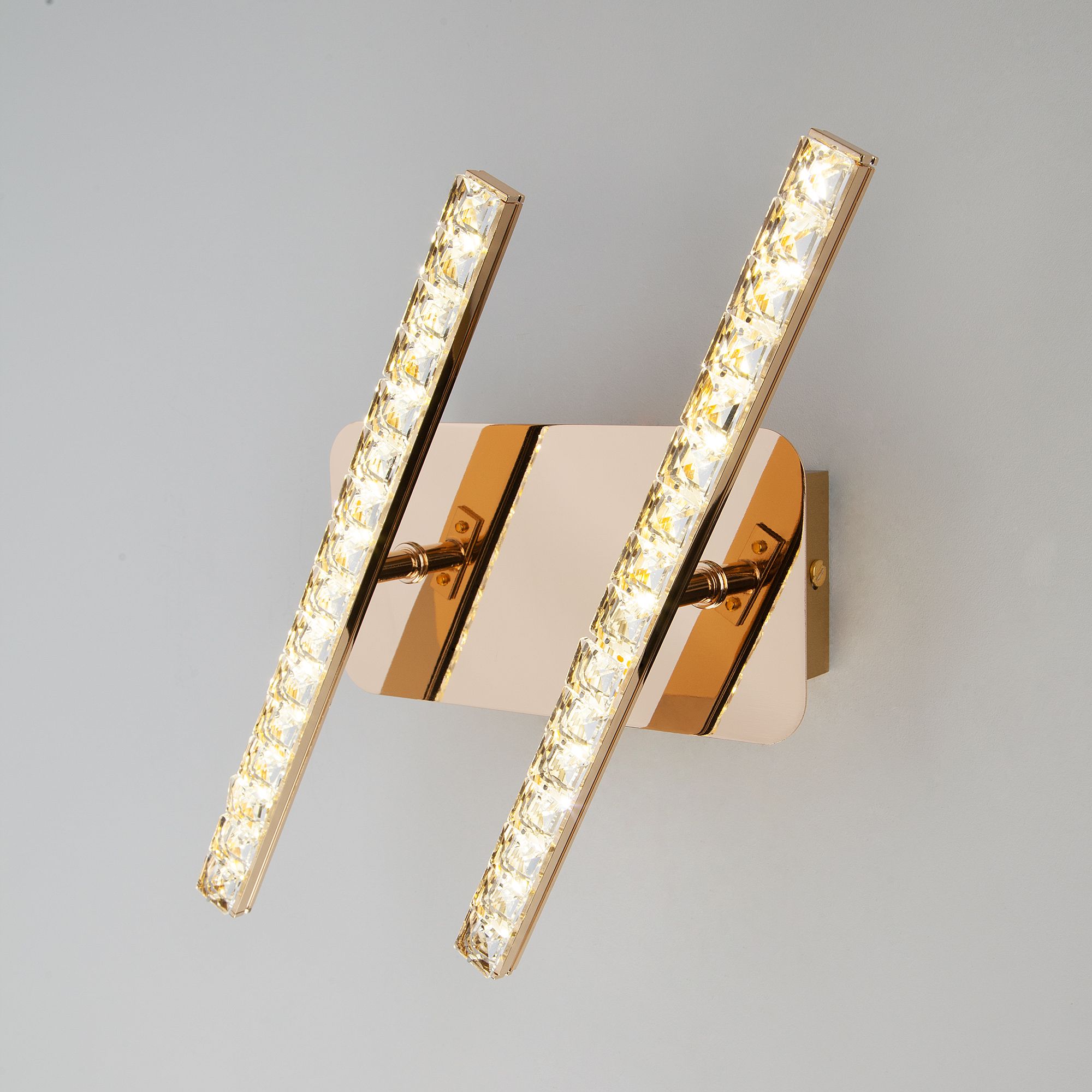 Светодиодный настенный светильник с хрусталем Eurosvet Soprano 90041/2 золото. Фото 1