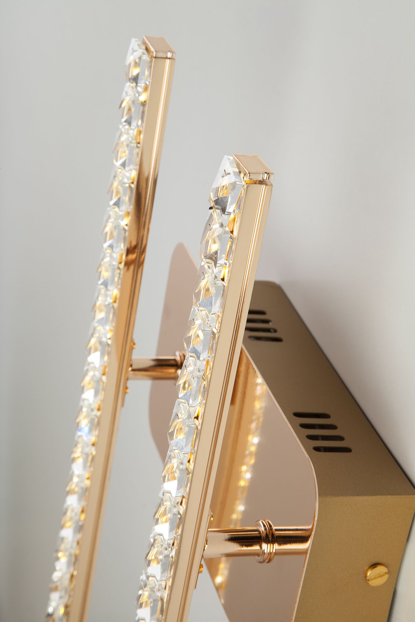 Светодиодный настенный светильник с хрусталем Eurosvet Soprano 90041/2 золото. Фото 4