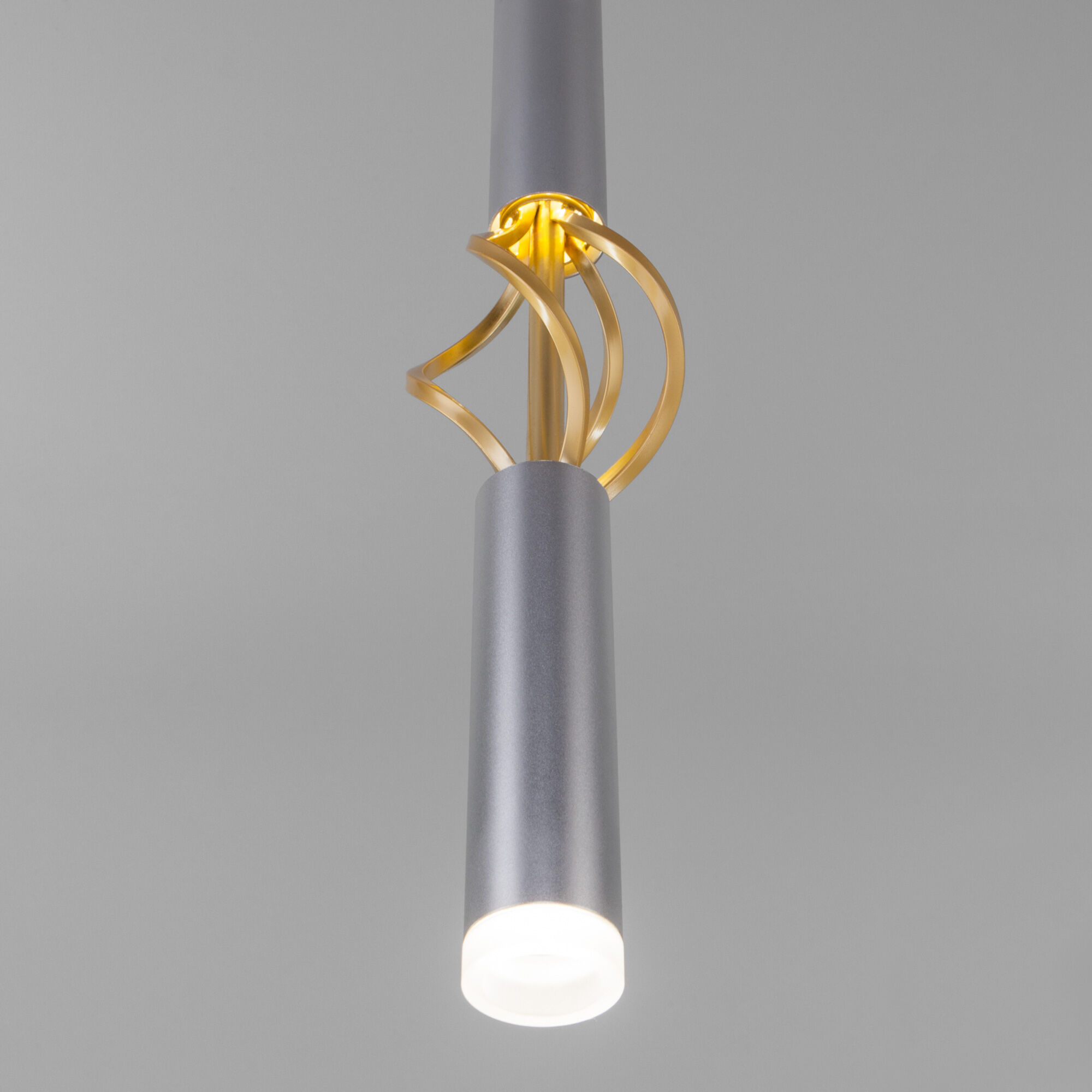 Подвесной светодиодный светильник в стиле лофт Eurosvet Lance 50191/1 LED серебро / золото. Фото 2