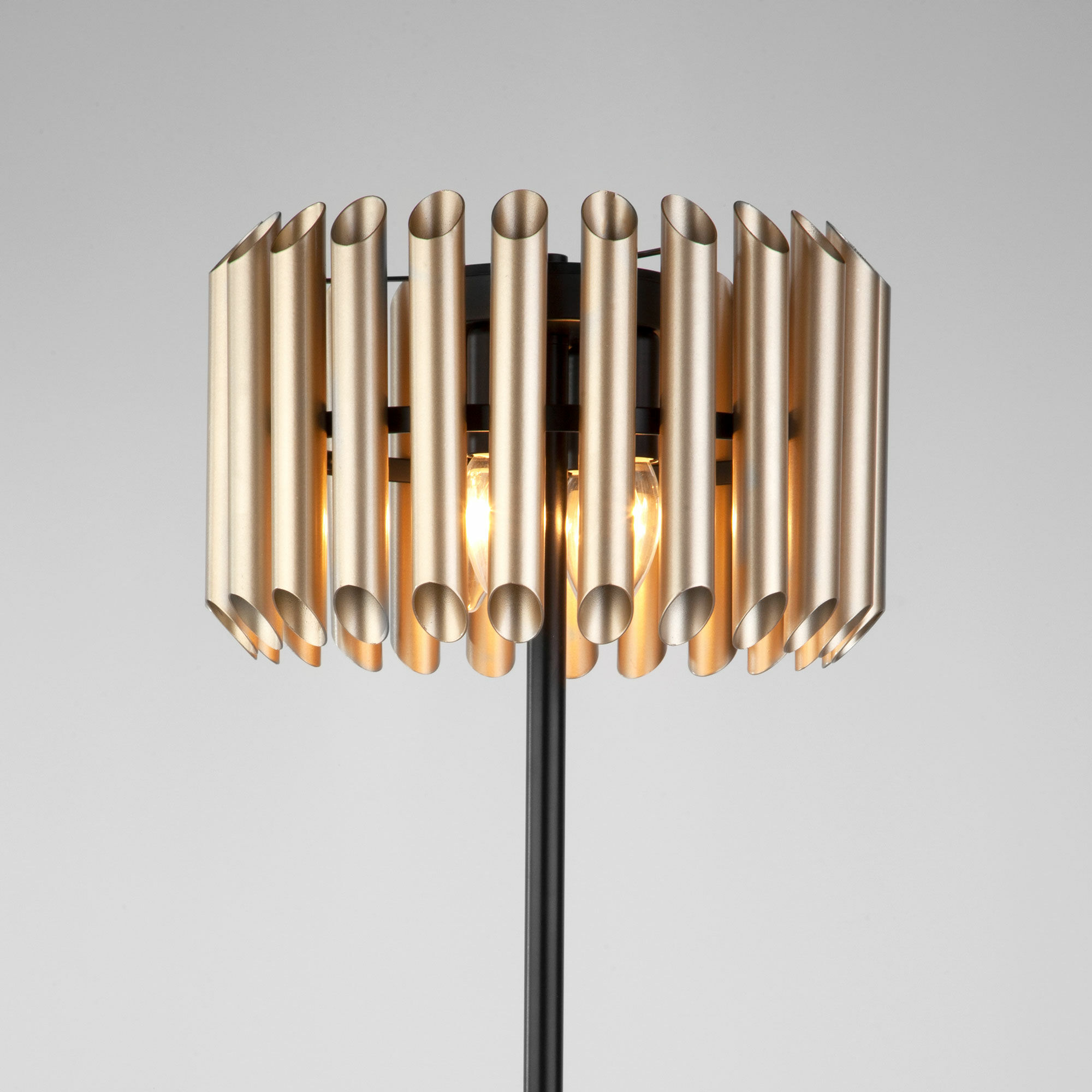 Напольный светильник с металлическим плафоном Bogate's Castellie 01106/4 черный / шампань. Фото 3