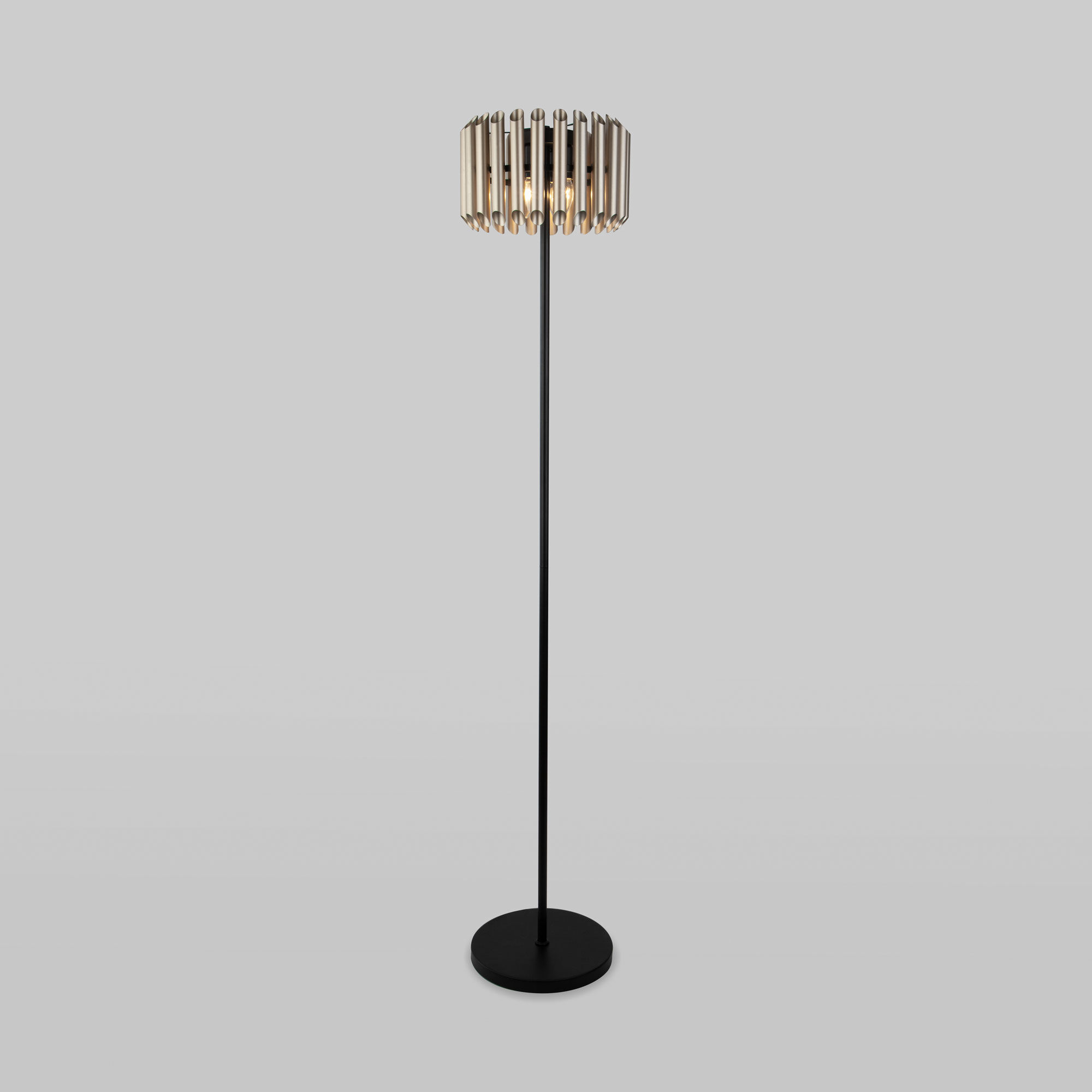 Напольный светильник с металлическим плафоном Bogate's Castellie 01124/4. Фото 1