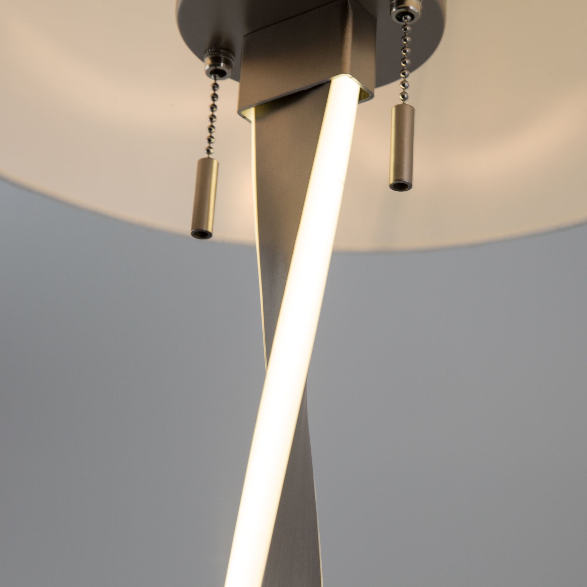 Напольный светодиодный светильник с тканевым абажуром Bogate's Titan 992 белый / никель. Фото 4