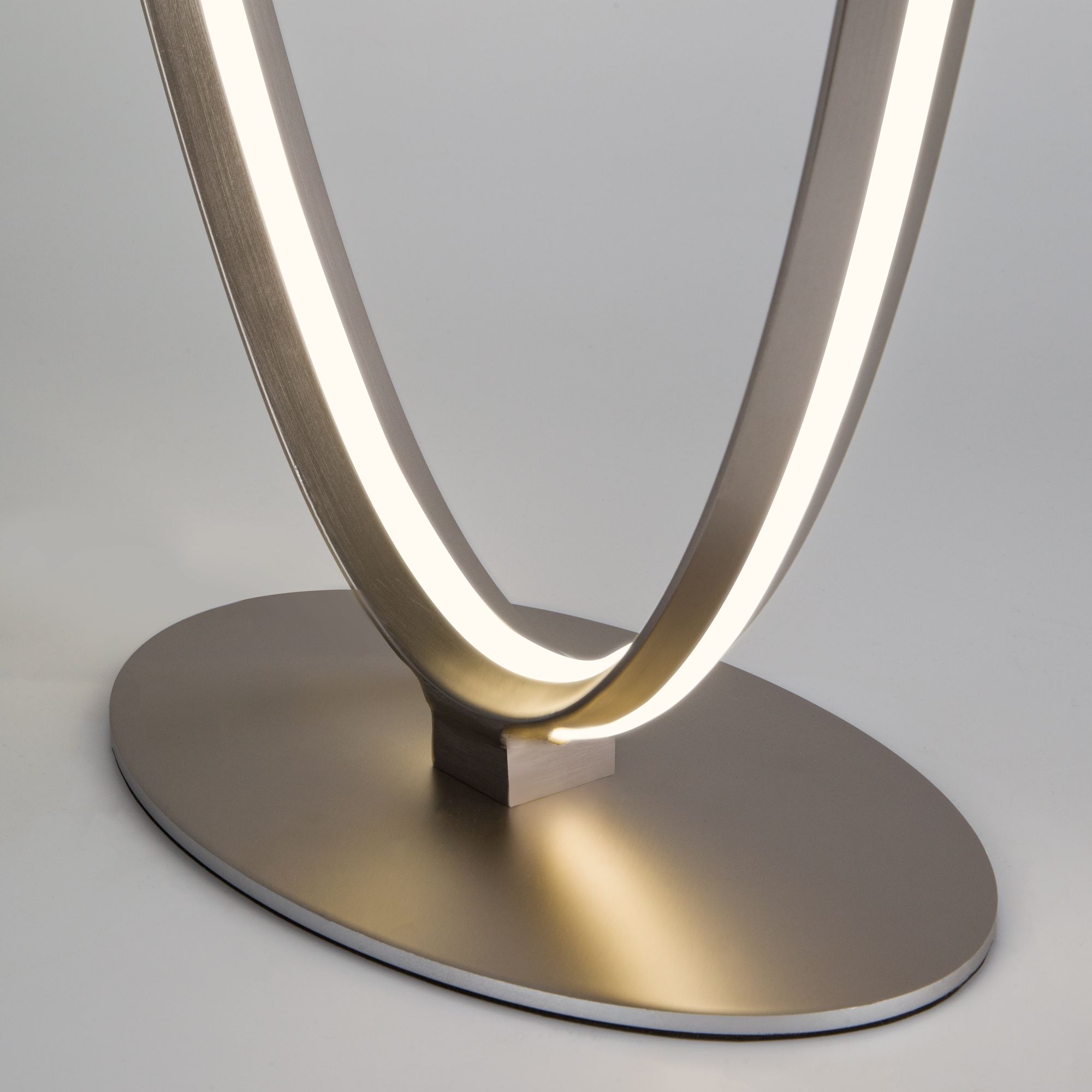 Напольный светодиодный светильник в стиле минимализм Eurosvet Gap 80415/1 сатин-никель. Фото 4