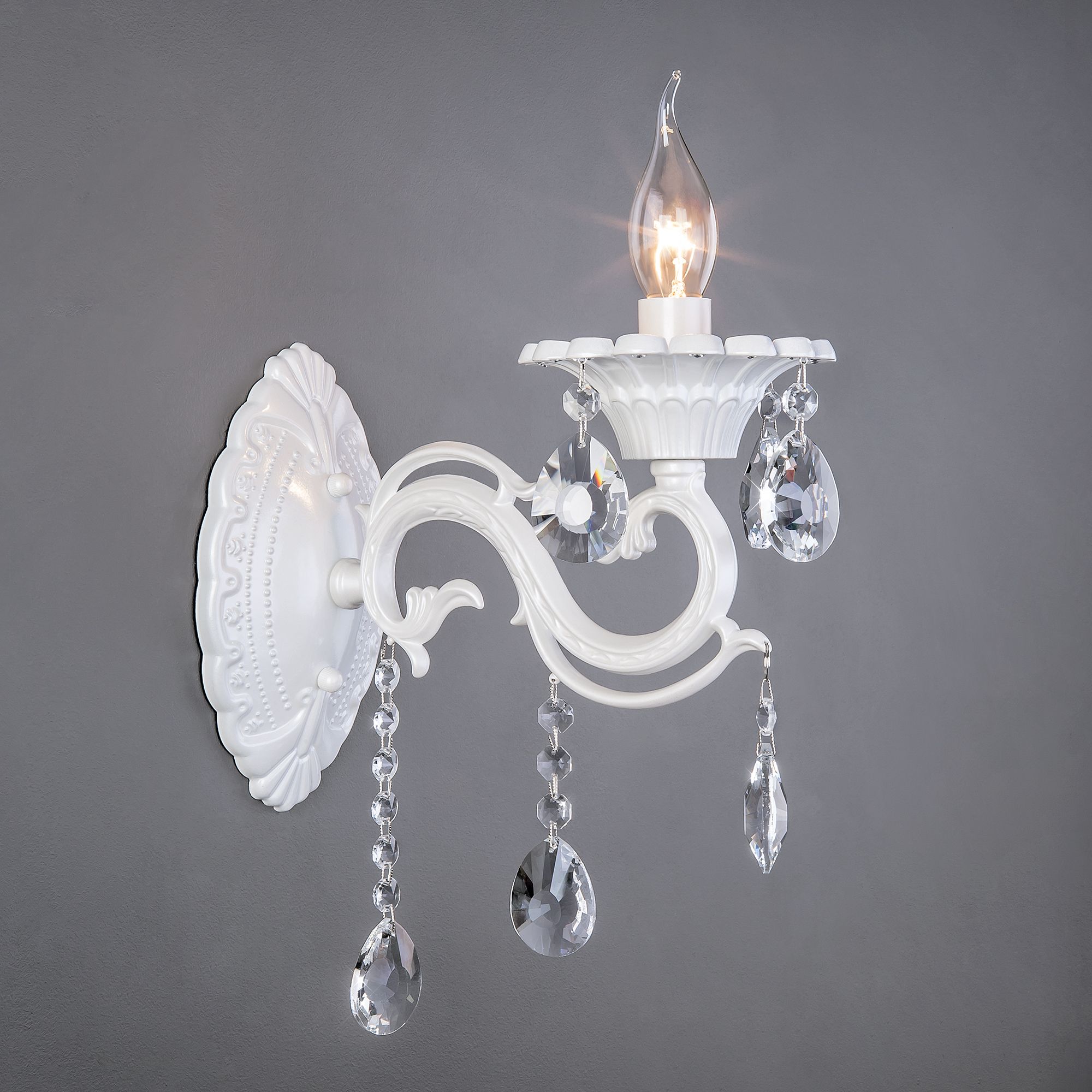 Настенный светильник с хрусталем Bogate's Tivoli 294/1 белый. Фото 1