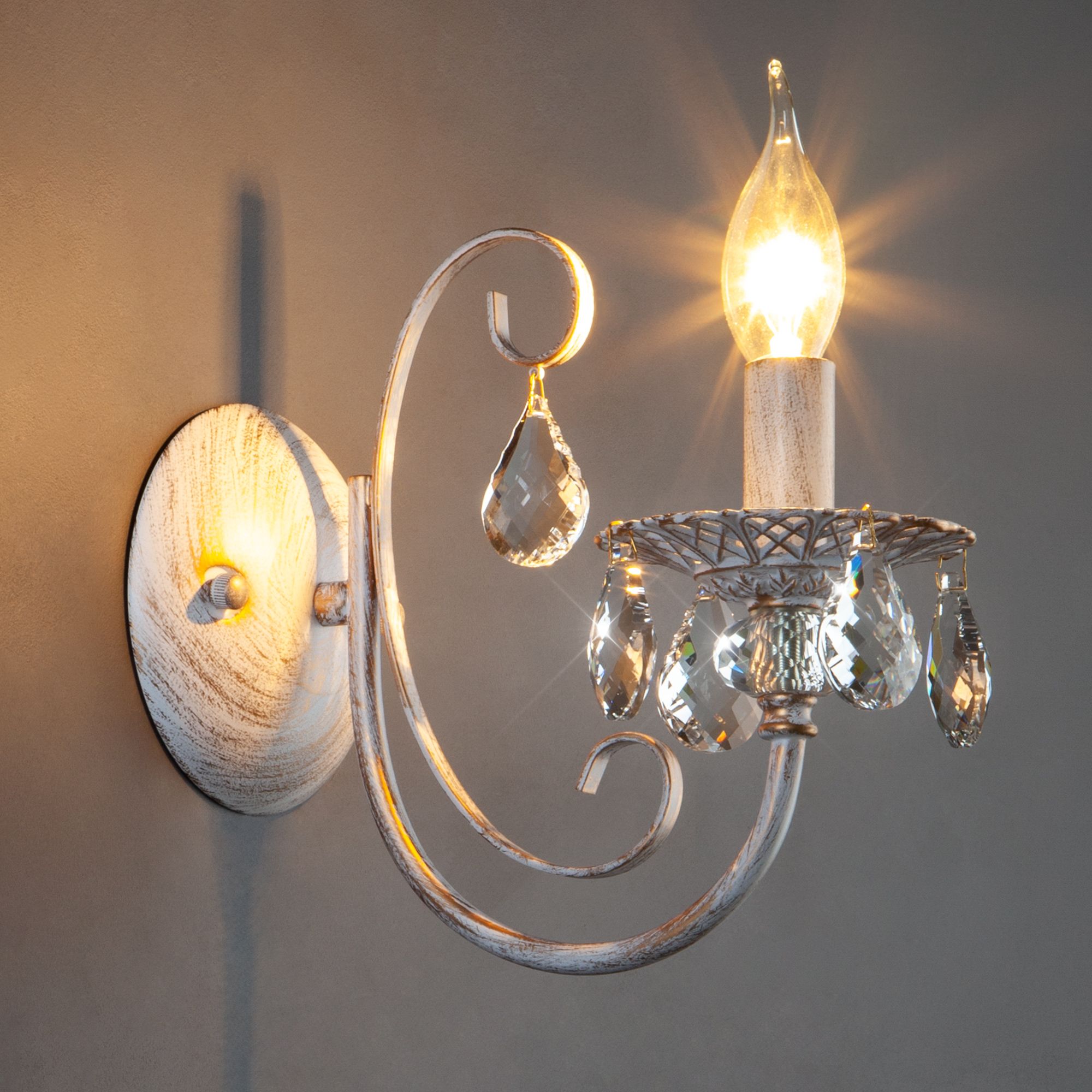 Настенный светильник с хрусталем Eurosvet Alda 3305/1 белый с золотом. Фото 4
