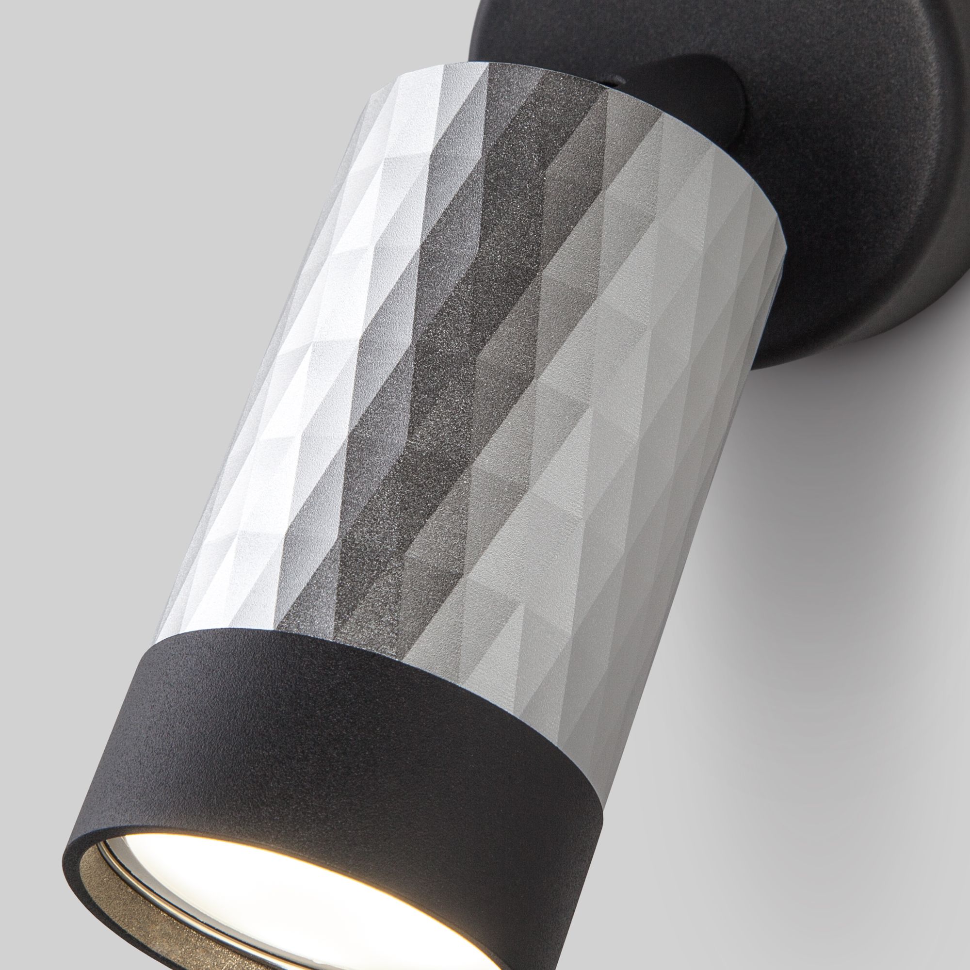 Настенный светильник с металлическим плафоном Eurosvet Mizar 20088/1 черный / серебро. Фото 2