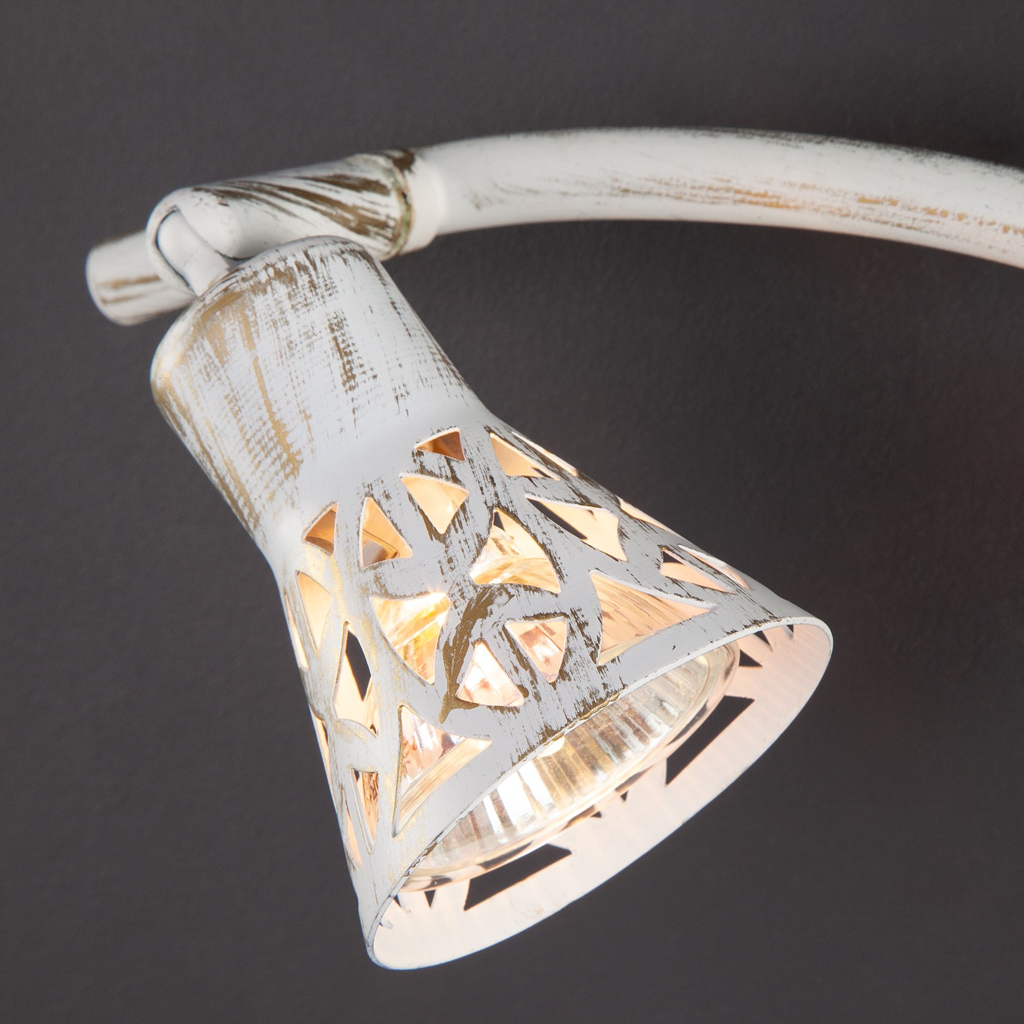 Настенный светильник с металлическими плафонами Eurosvet Alaska 20027/2 белый с золотом. Фото 2