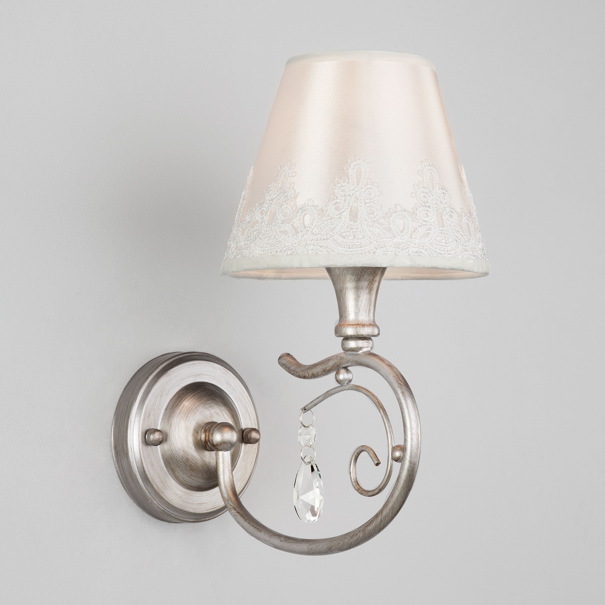 Настенный светильник с тканевым абажуром Eurosvet Incanto 60069/1 серебро. Фото 1