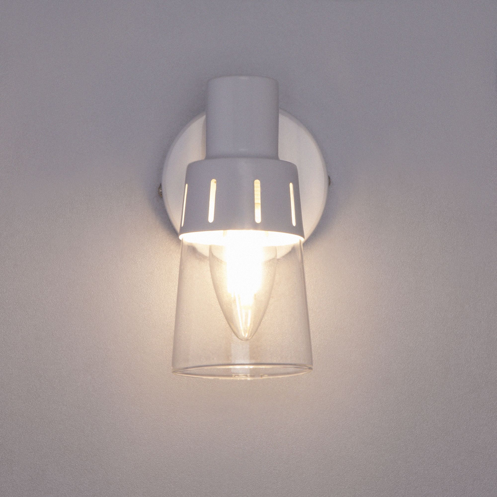 Настенный светильник со стеклянным плафоном Eurosvet Potter 20081/1 белый. Фото 2