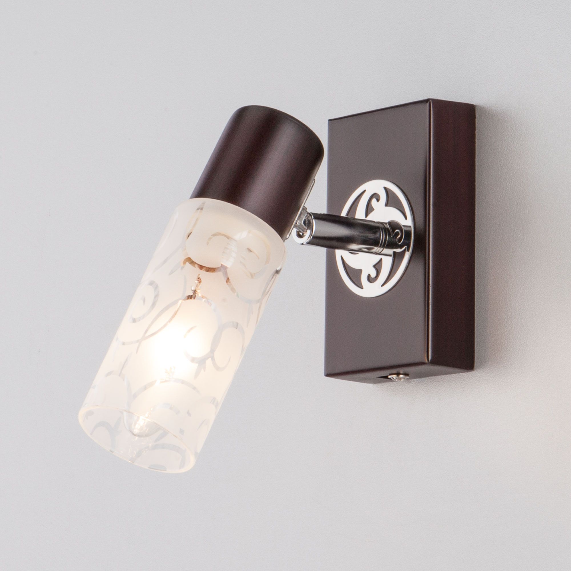 Настенный светильник со стеклянным плафоном Eurosvet Astoria 21130/1 хром / венге. Фото 1