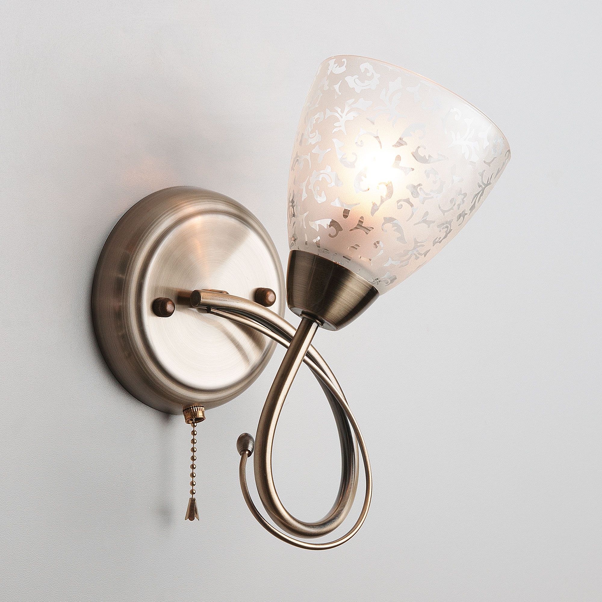 Настенный светильник со стеклянным плафоном Eurosvet Natalie 30130/1 античная бронза. Фото 1