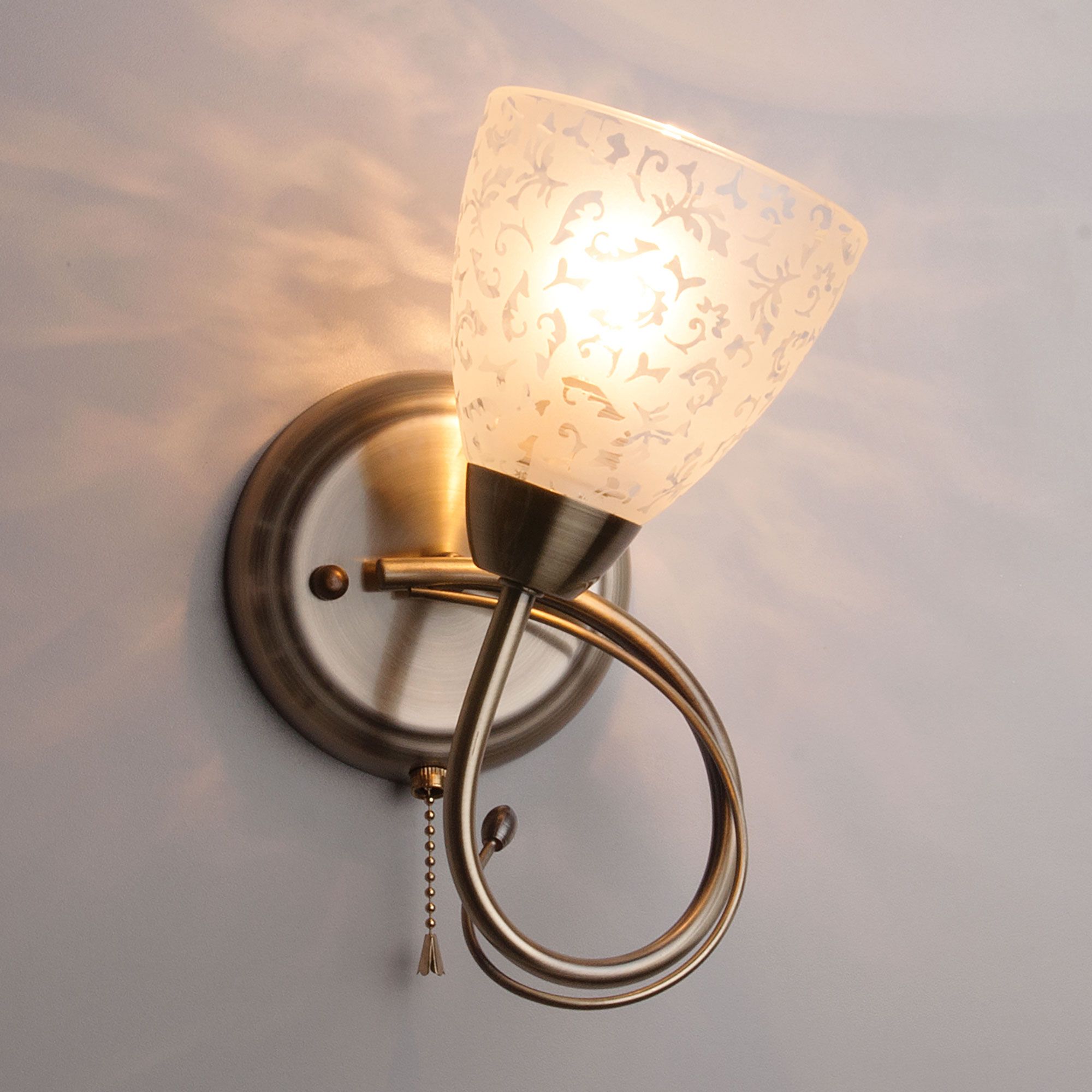Настенный светильник со стеклянным плафоном Eurosvet Natalie 30130/1 античная бронза. Фото 3
