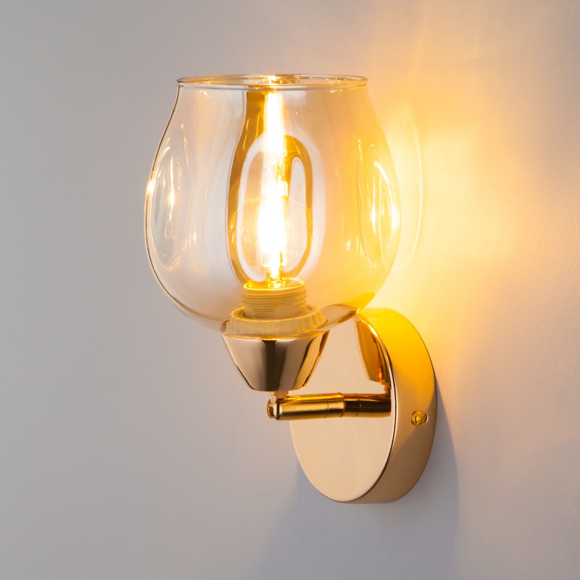 Настенный светильник со стеклянным плафоном Eurosvet Marci 30164/1 золото. Фото 4