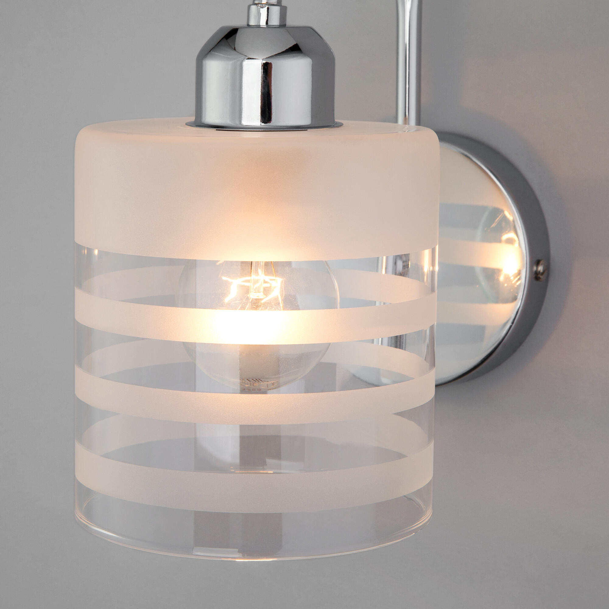 Настенный светильник со стеклянным плафоном Eurosvet Essence 30176/1 хром. Фото 2