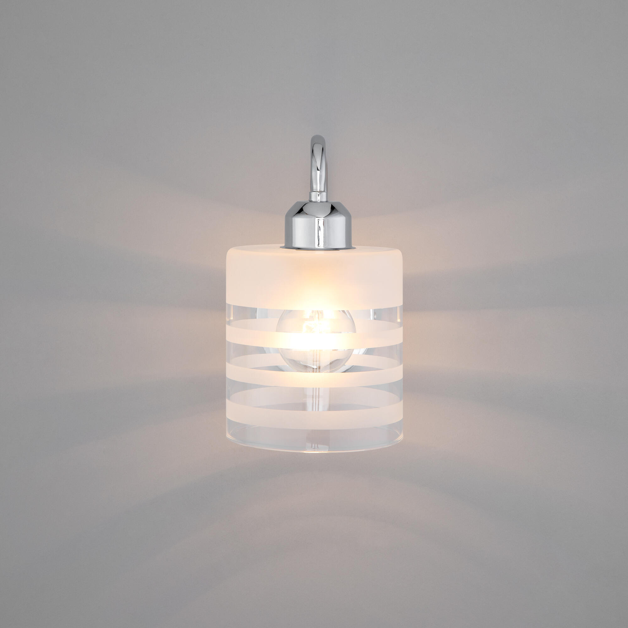 Настенный светильник со стеклянным плафоном Eurosvet Essence 30176/1 хром. Фото 3