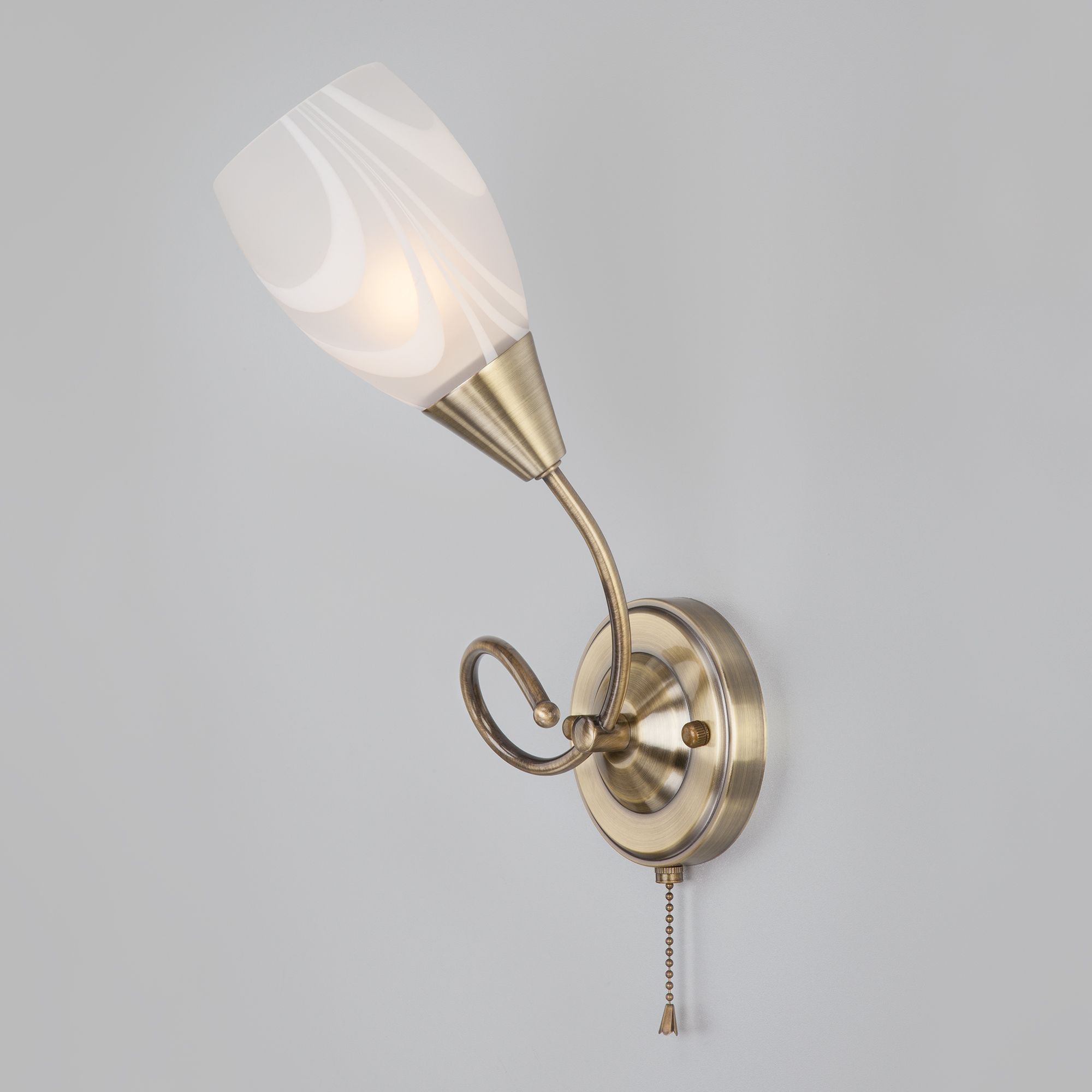 Настенный светильник со стеклянным плафоном Eurosvet Virginia 30275/1 античная бронза. Фото 1
