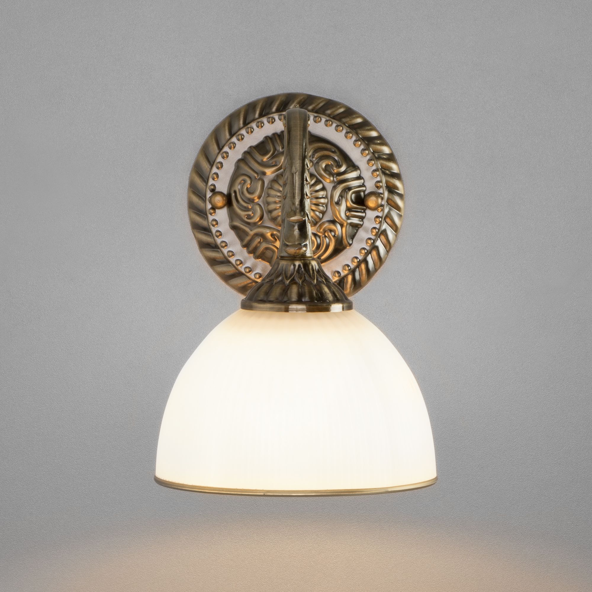 Настенный светильник со стеклянным плафоном Eurosvet Caldera 60106/1 античная бронза. Фото 2