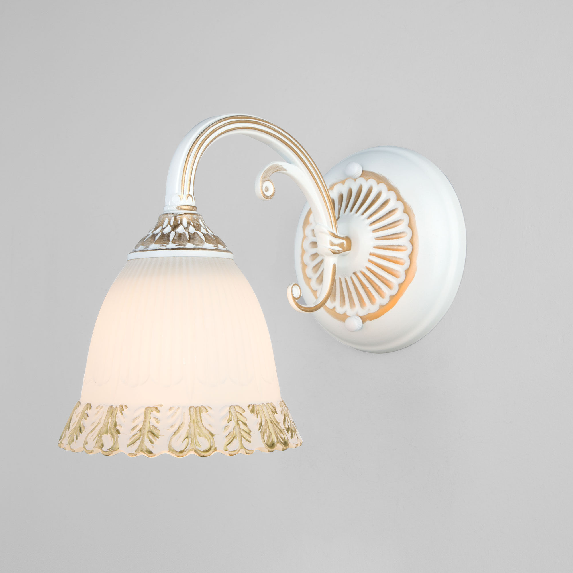Настенный светильник со стеклянным плафоном Eurosvet Campina 60107/1 белый с золотом. Фото 1