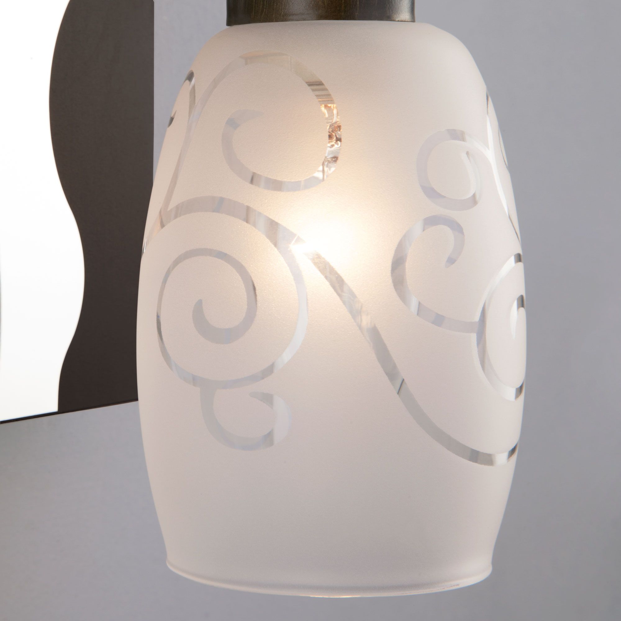 Настенный светильник со стеклянным плафоном Eurosvet Andre 60301/1 хром / венге. Фото 3