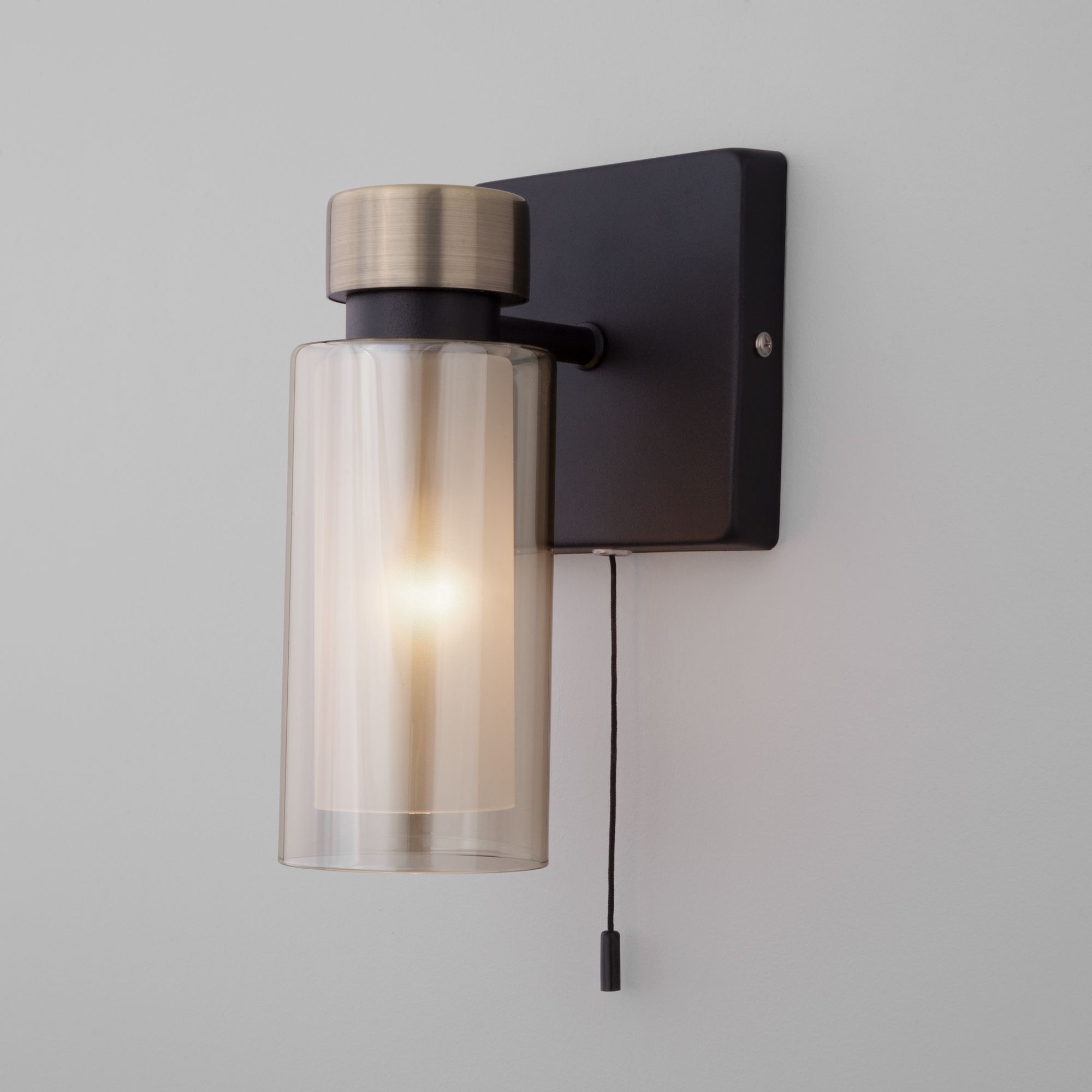 Настенный светильник со стеклянным плафоном Eurosvet Amado 70115/1 черный. Фото 1