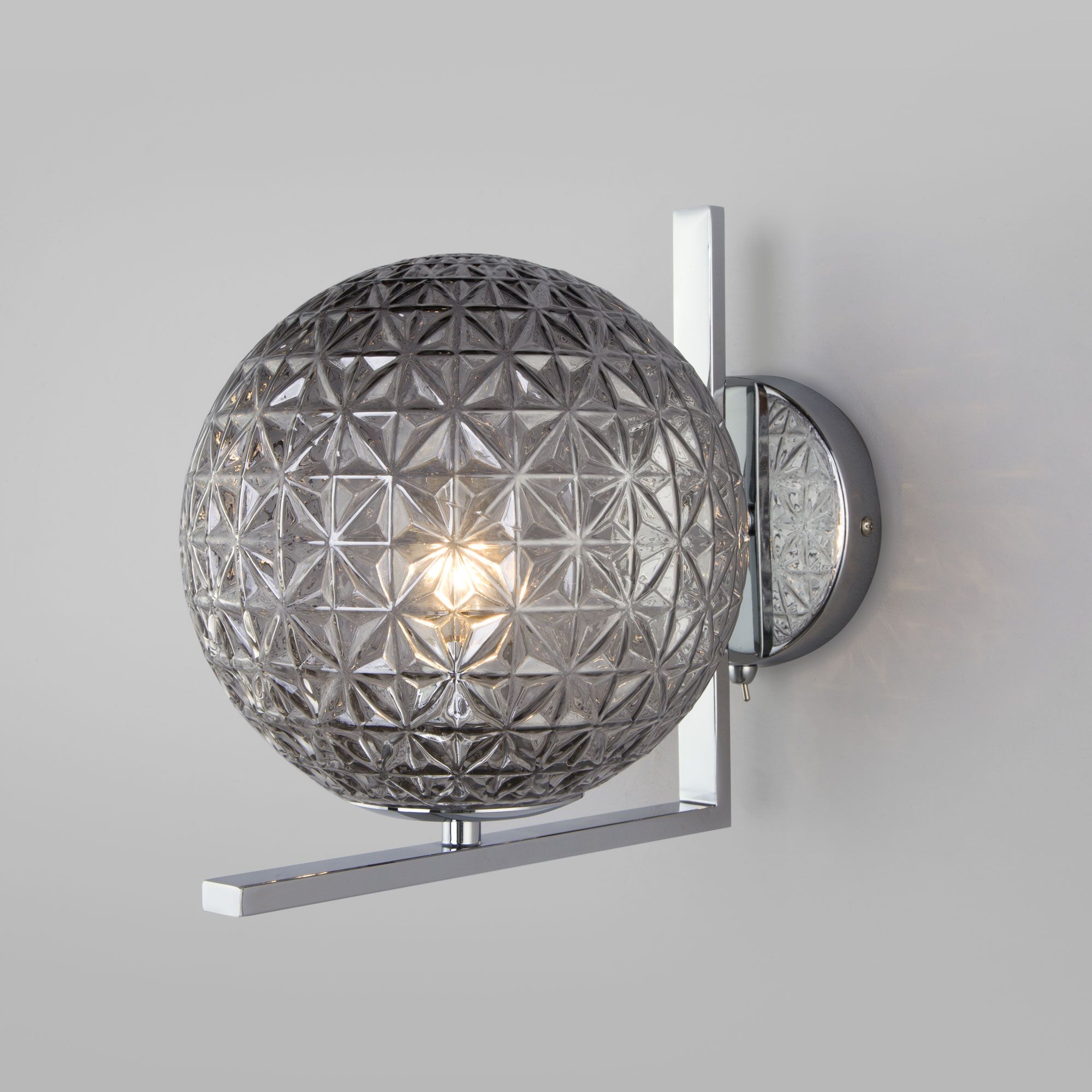 Настенный светильник со стеклянным плафоном Eurosvet Shape 70131/1 хром. Фото 1