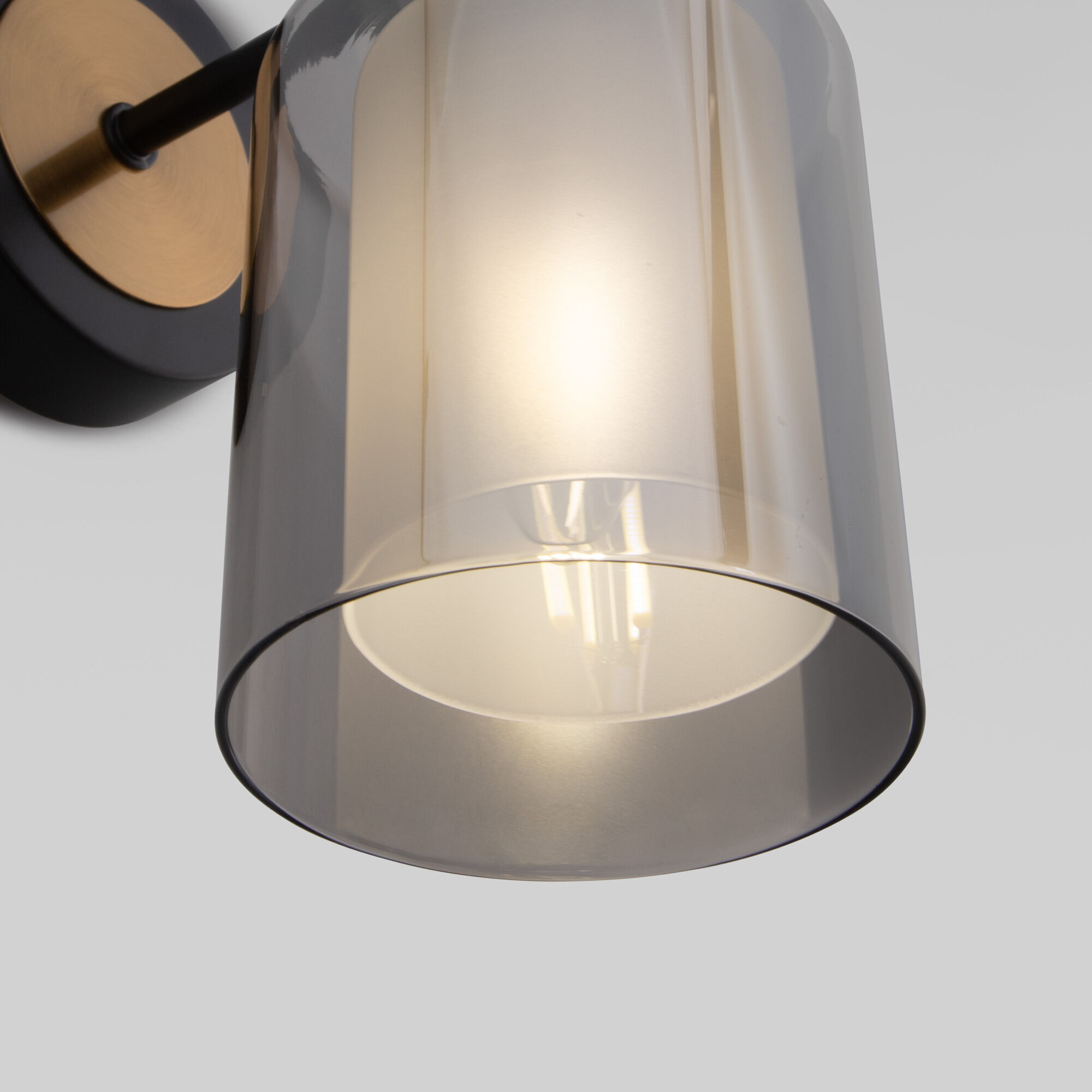 Настенный светильник со стеклянным плафоном Eurosvet Notion 70219/1 черный/античная бронза. Фото 2