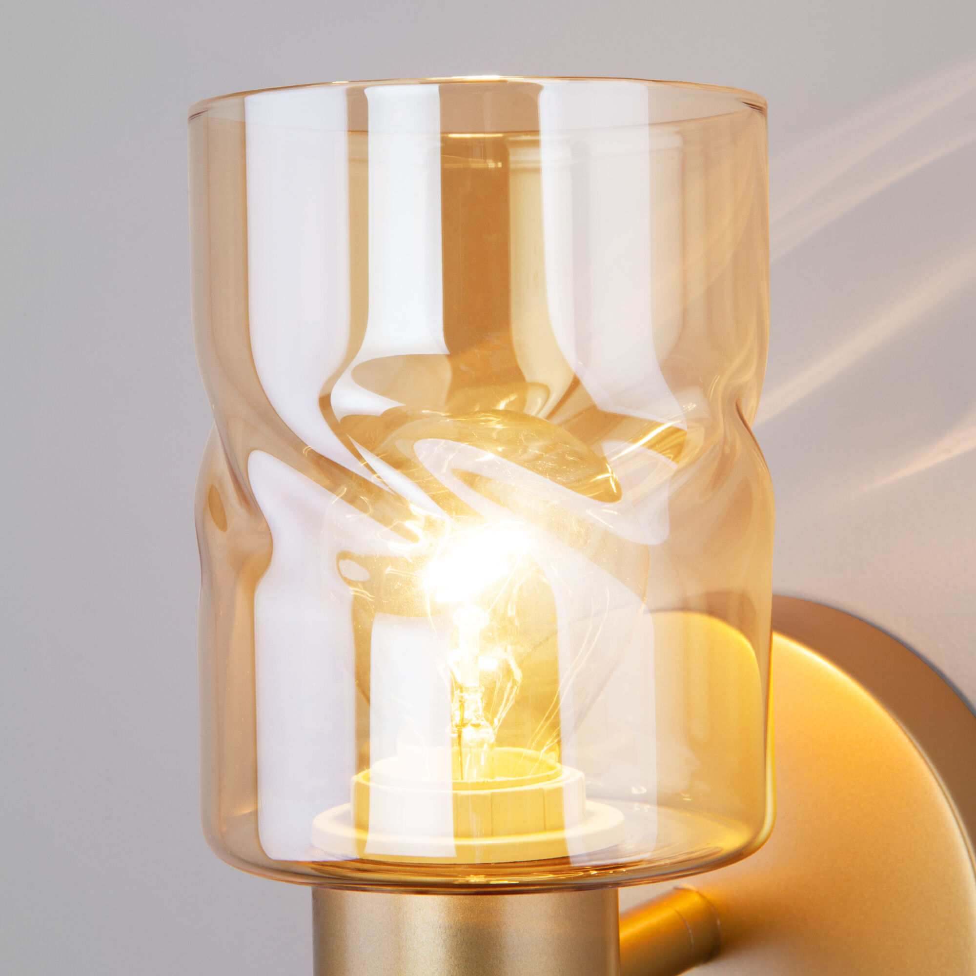 Настенный светильник со стеклянными плафонами Eurosvet Ansa 20120/1 перламутровое золото. Фото 2